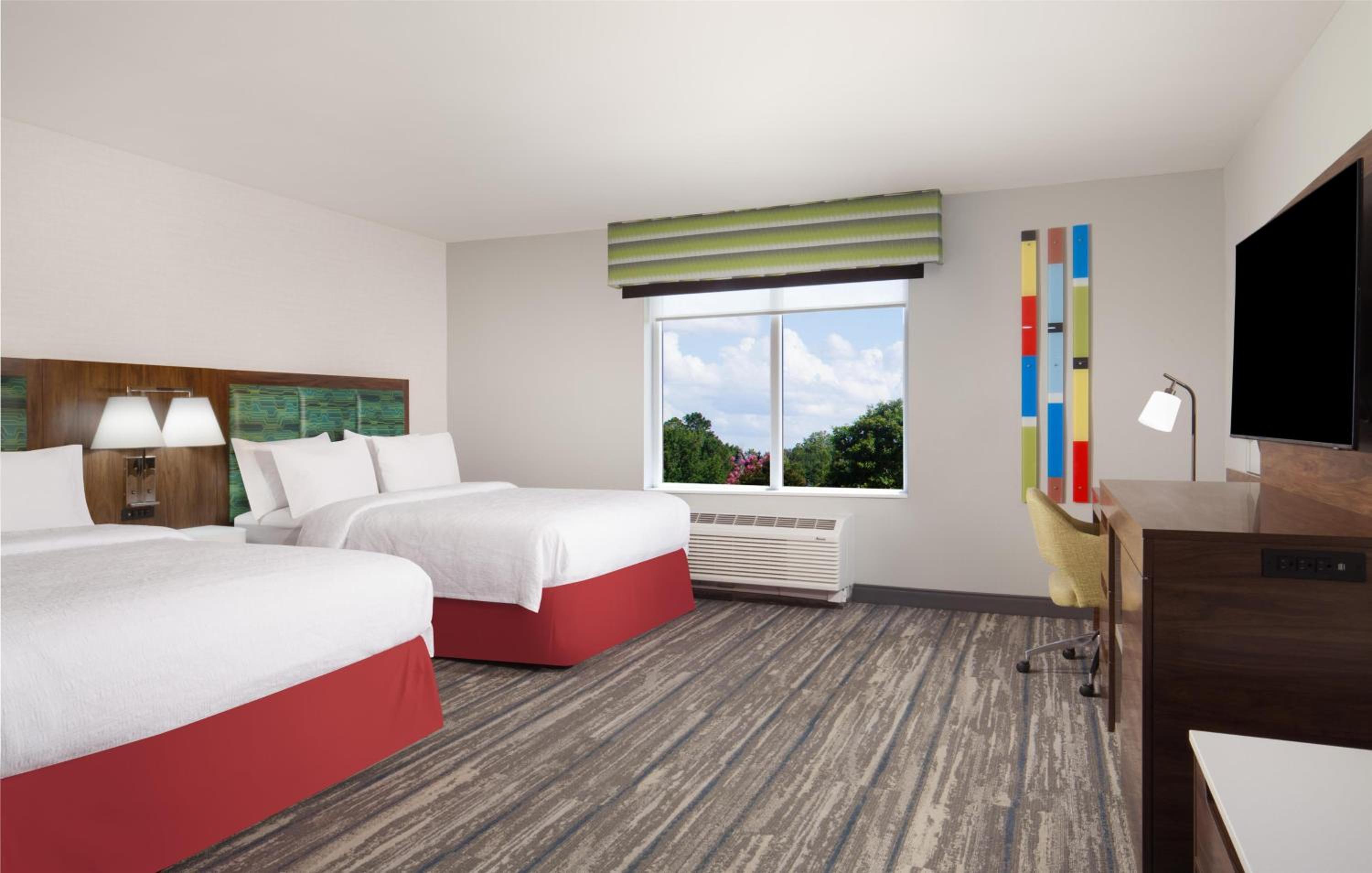 Queen Room With Two Queen Beds And Bath Tub - Mobility And Hearing Access - Photo 3