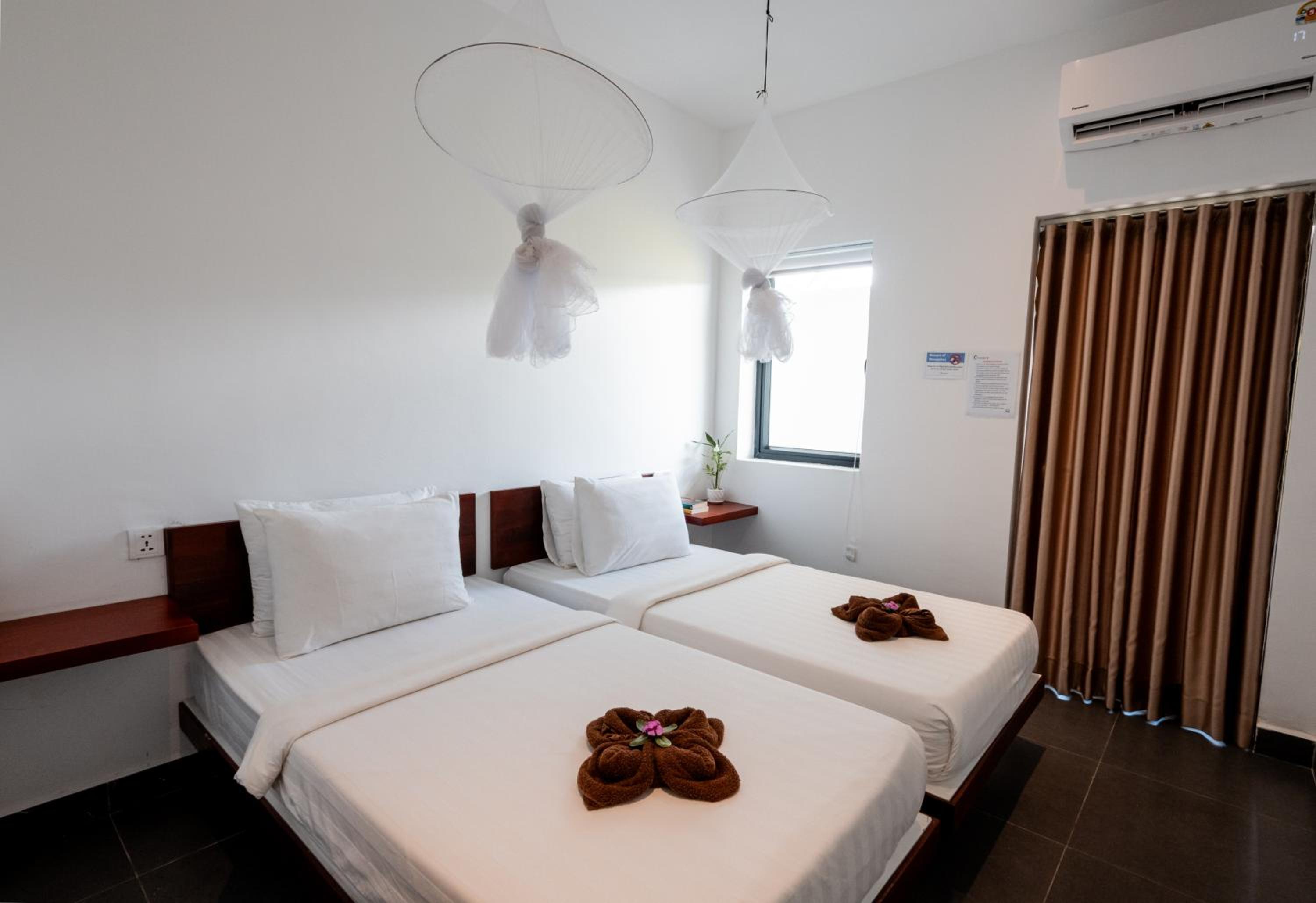 Superior Twin Room with Balcony - Photo 8