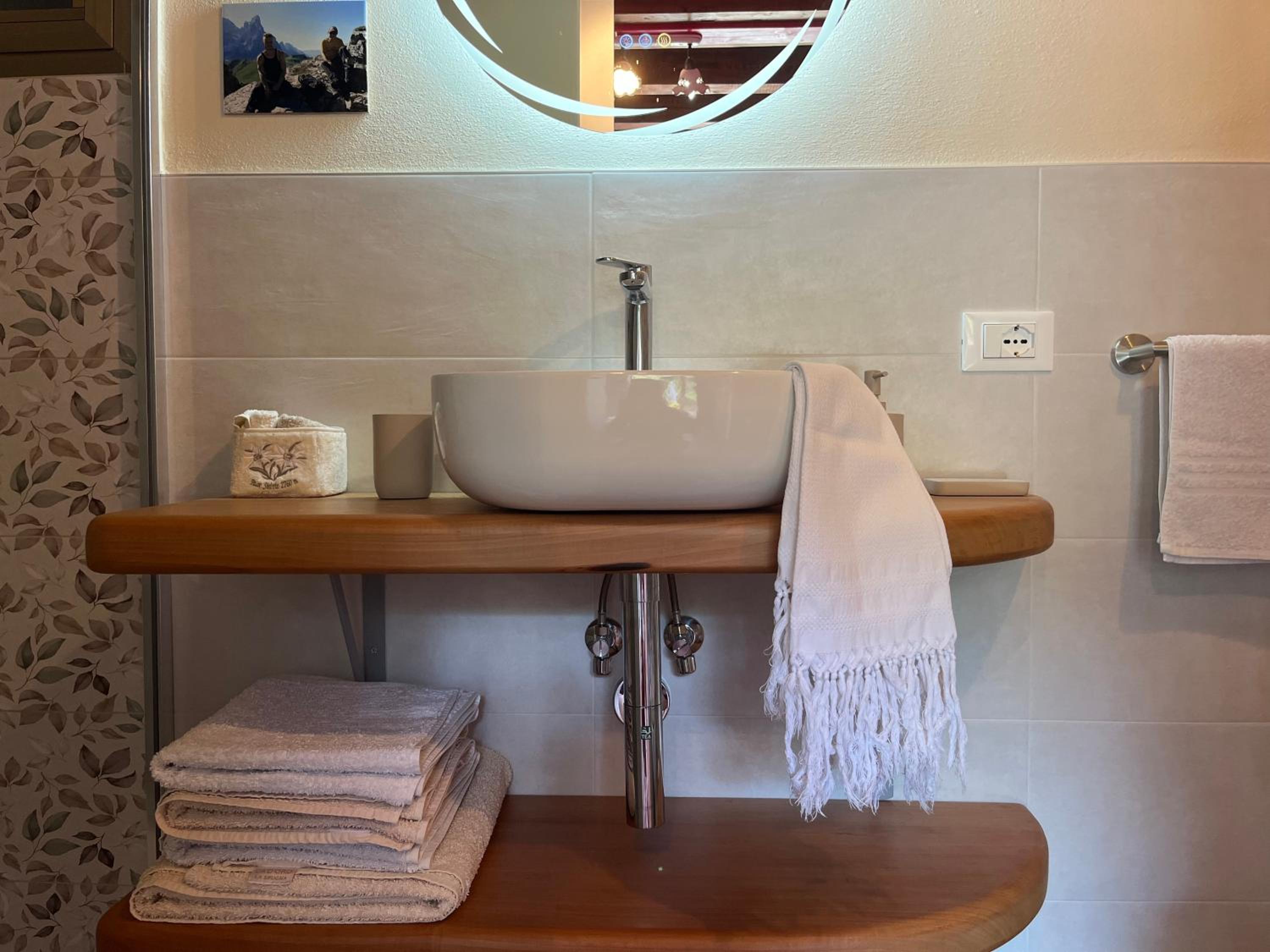 Single Room with Private Bathroom photo 3