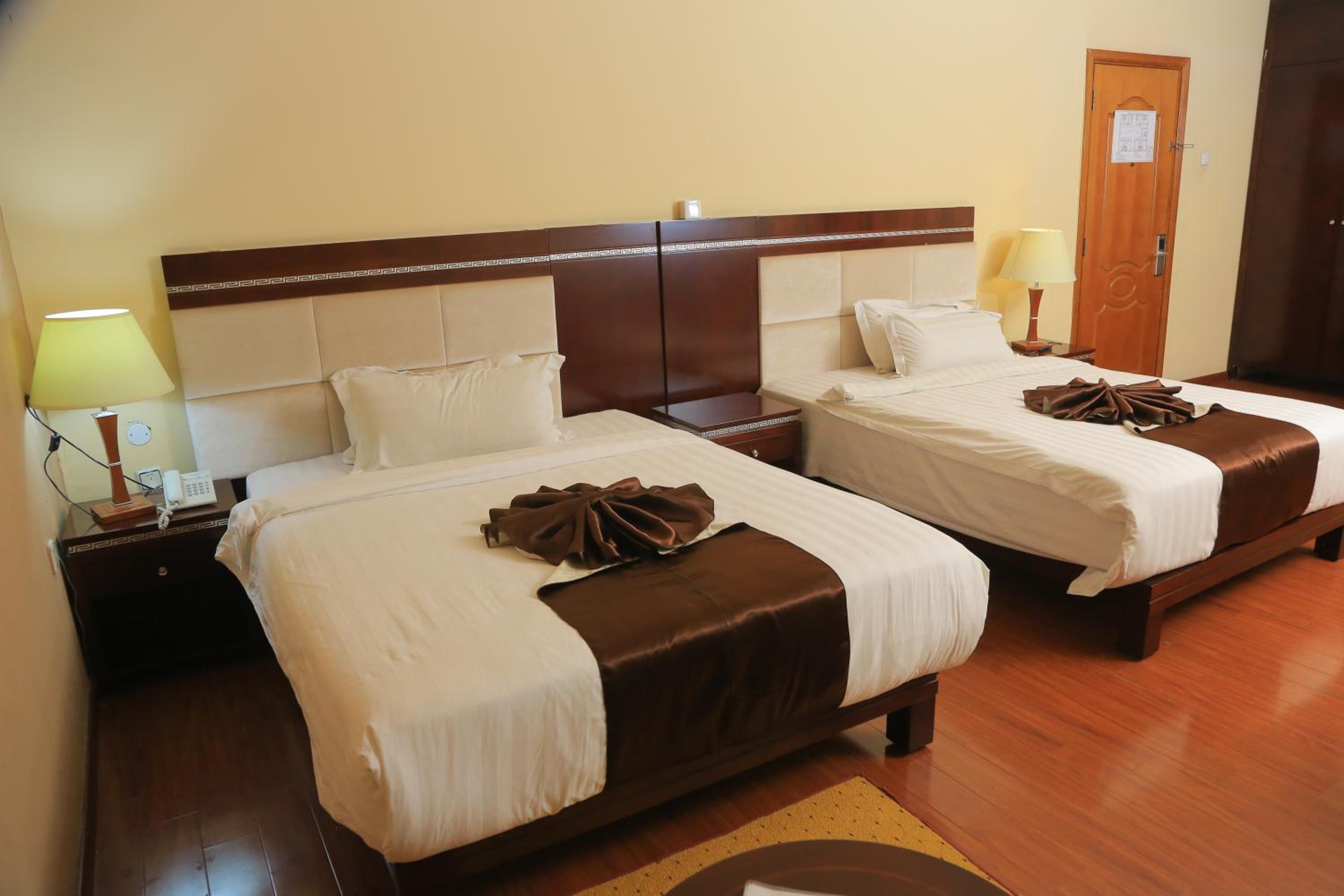 Large Twin Room photo 2