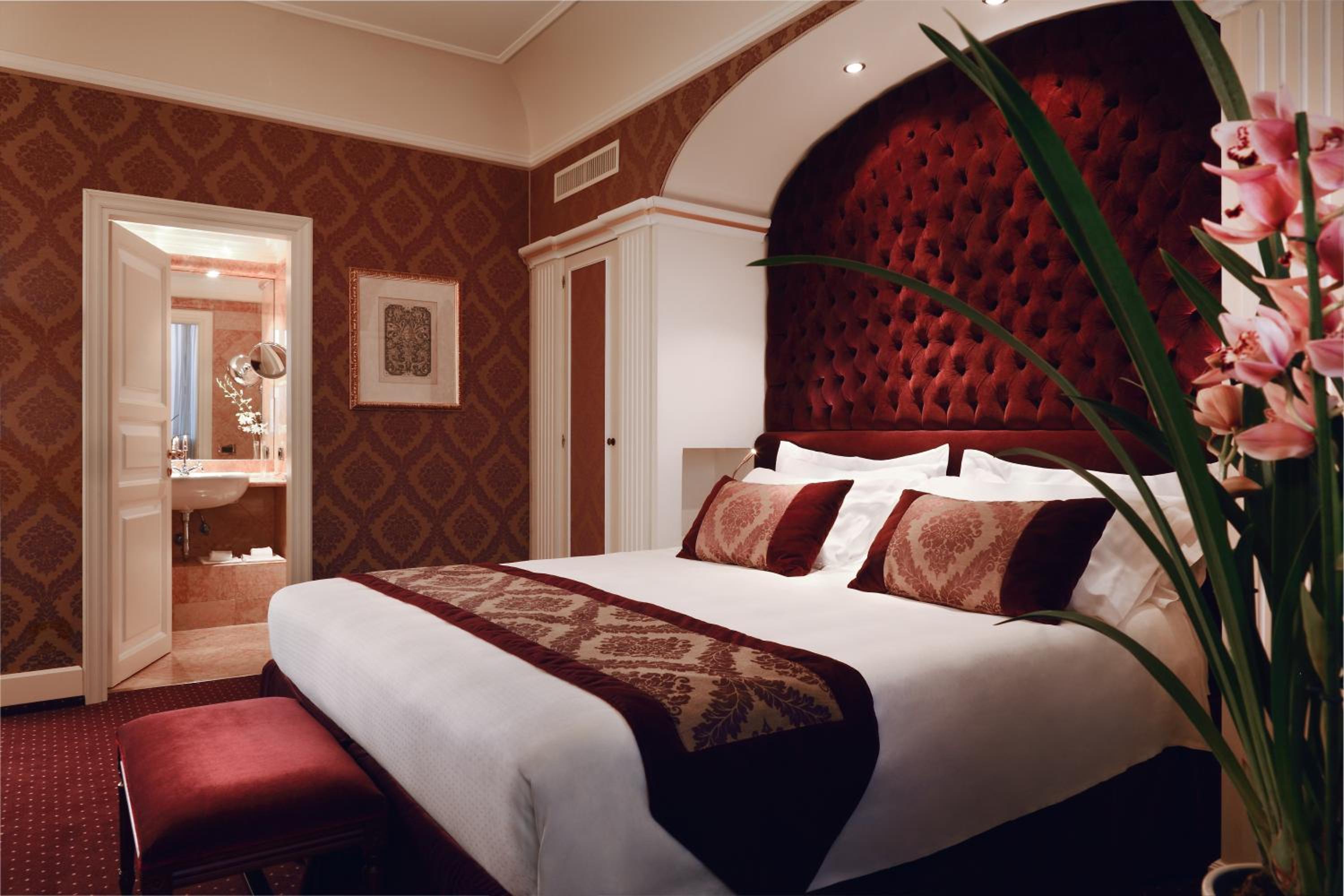 Deluxe Double or Twin Room with Lagoon View thumbnail 6