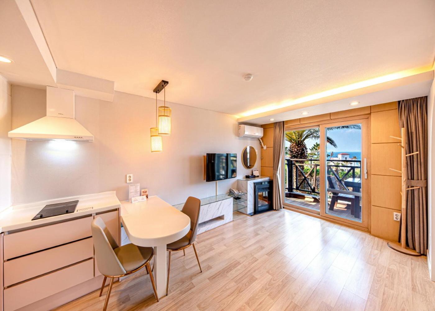 [Limited Offer] Suite Twin