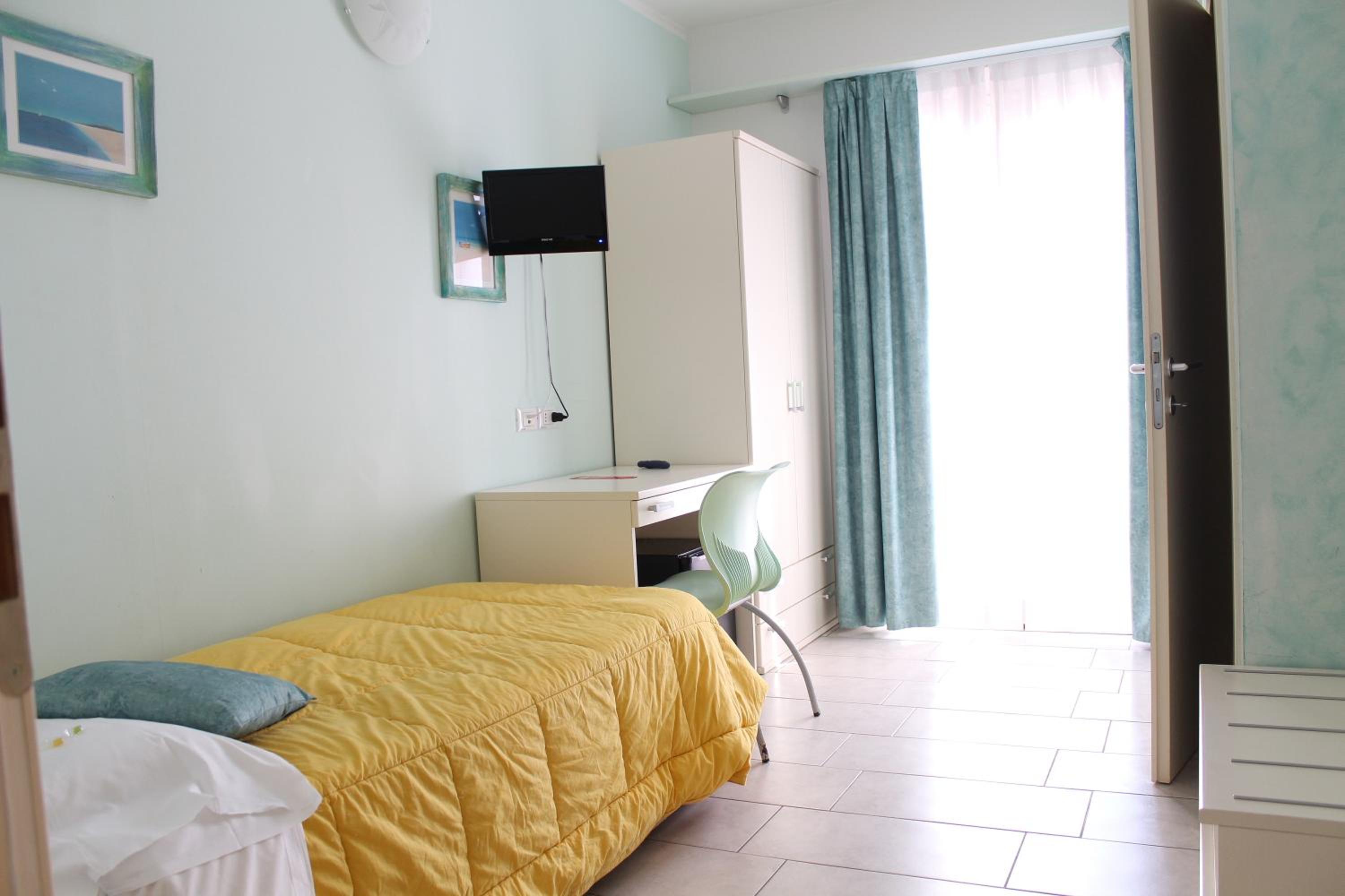 Single Room - Disability Access photo 1
