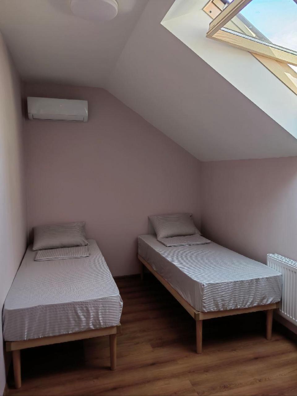 Twin Room with Shared Bathroom photo 2