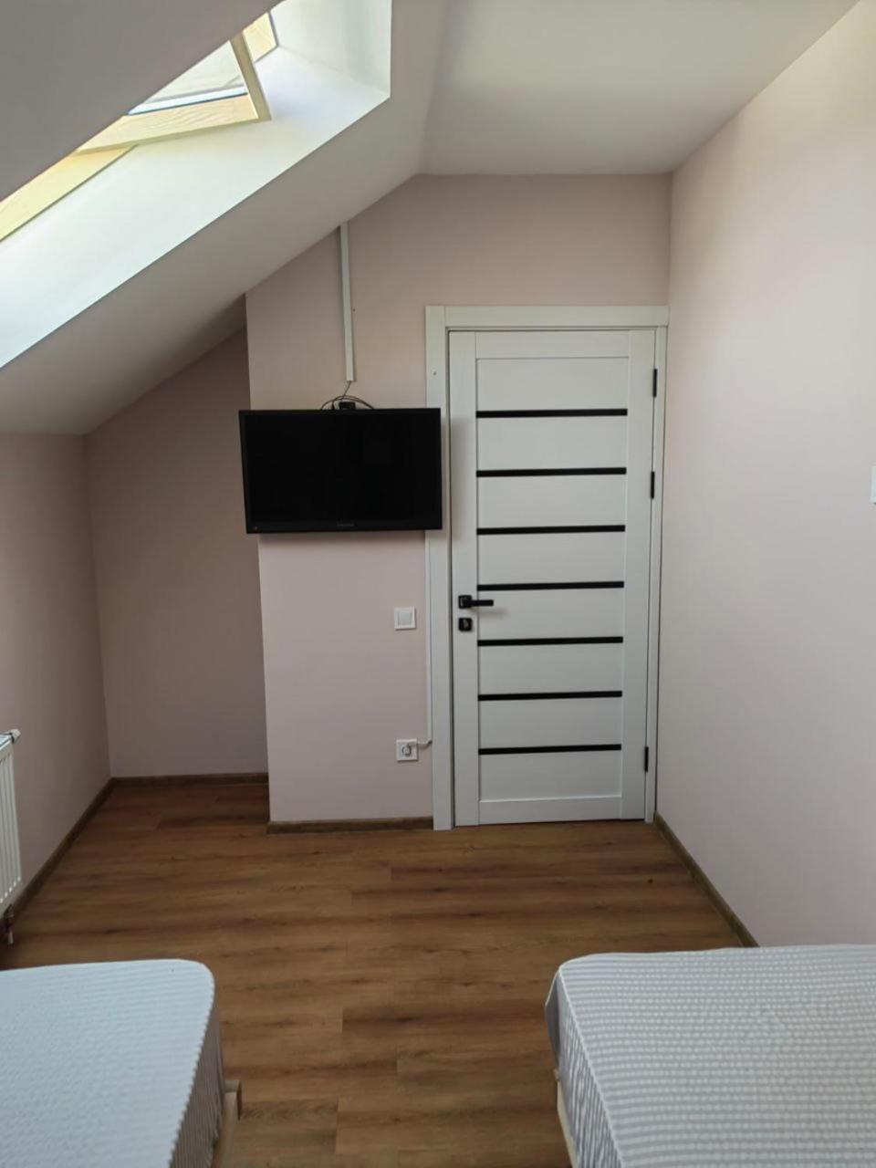 Twin Room with Shared Bathroom photo 1