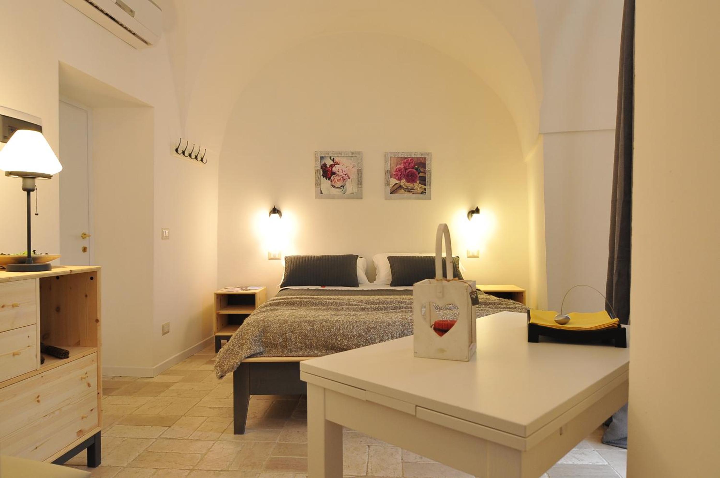 Deluxe Double Room with Balcony - Photo 1
