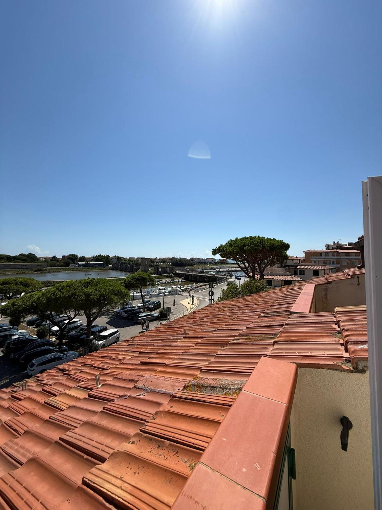 Two-Bedroom Deluxe Apartment with Balcony photo 3