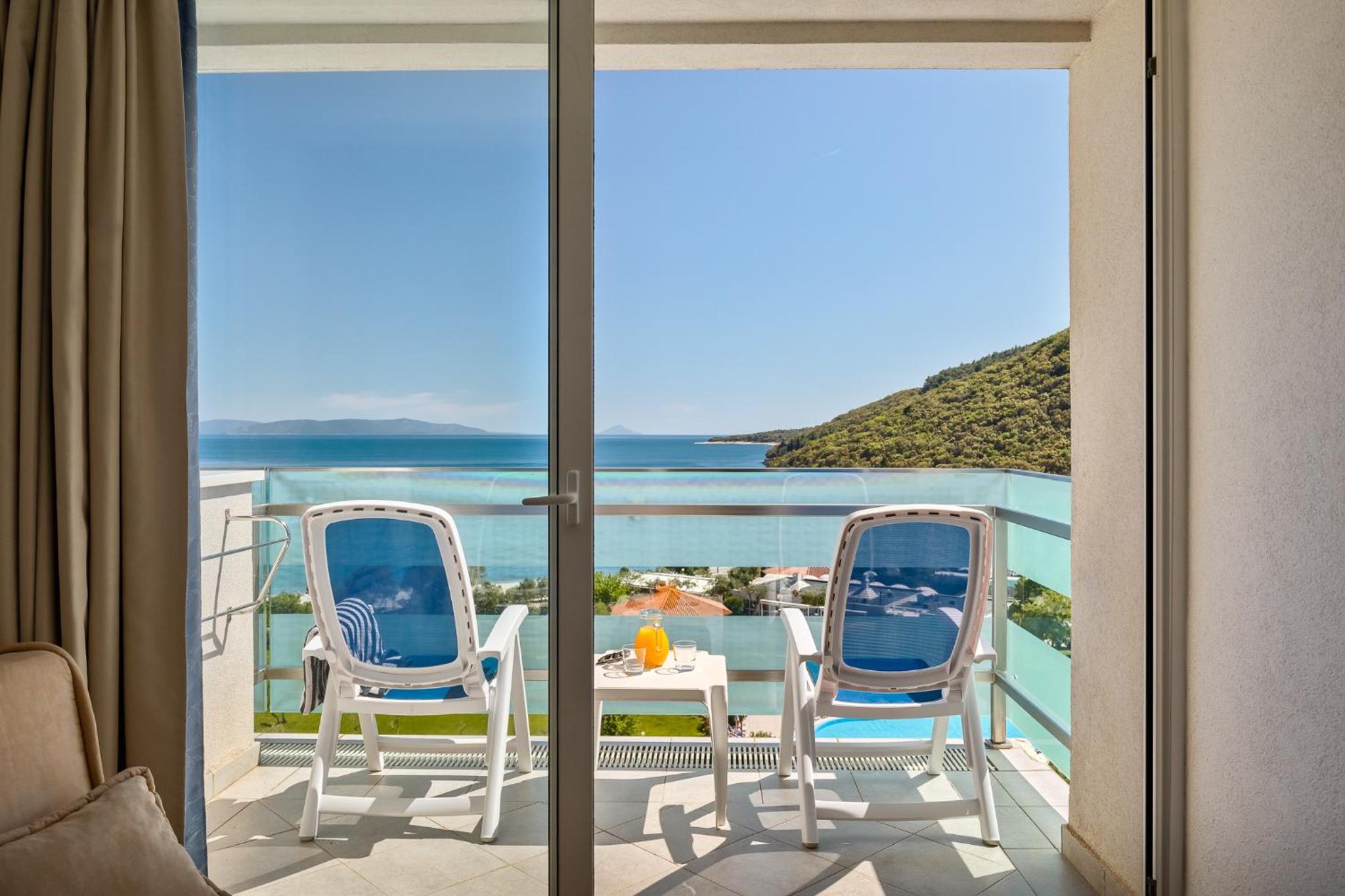 Standard Triple Room with Sea View photo 3