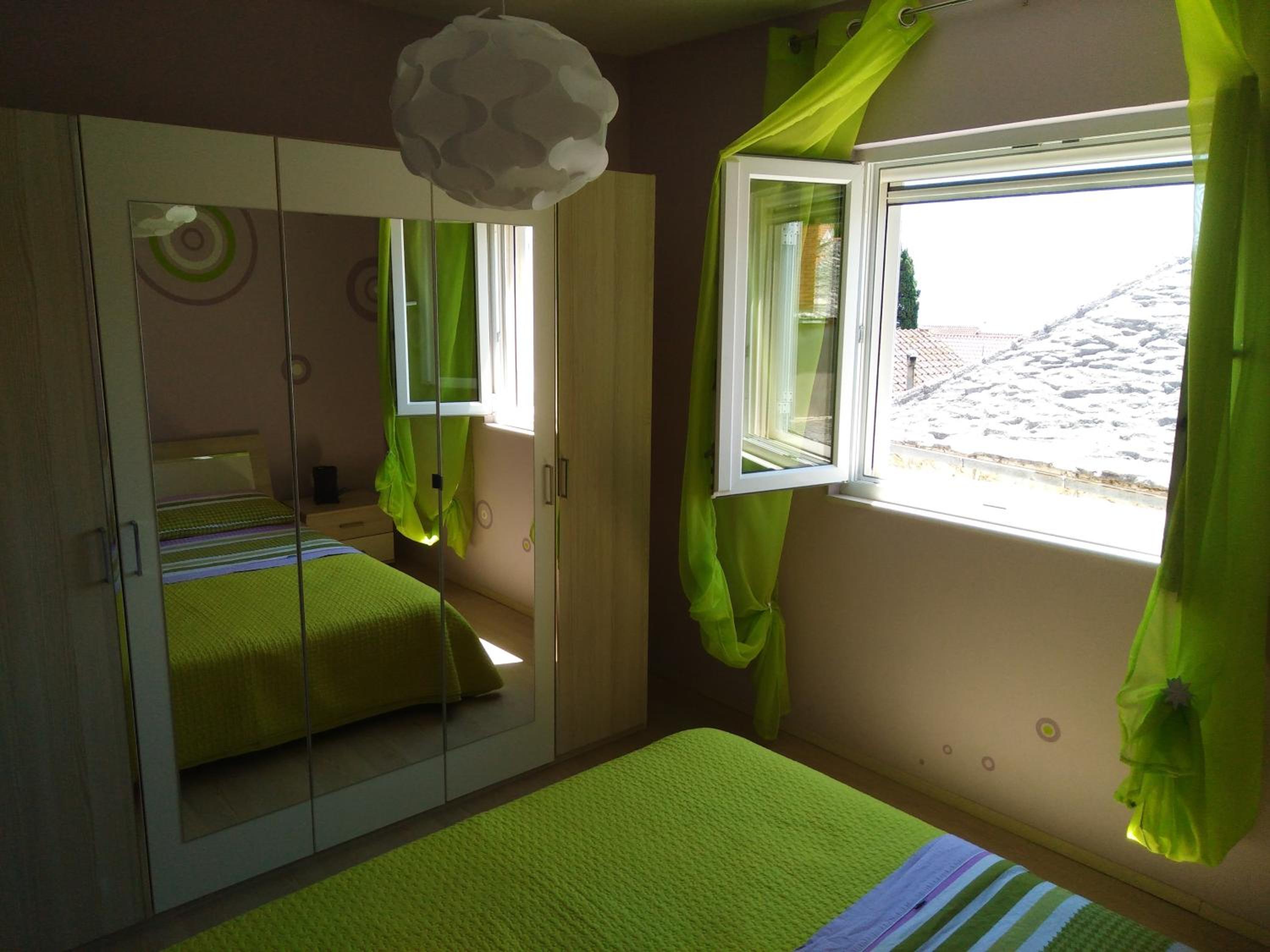 Apartment with Sea View - Photo 4