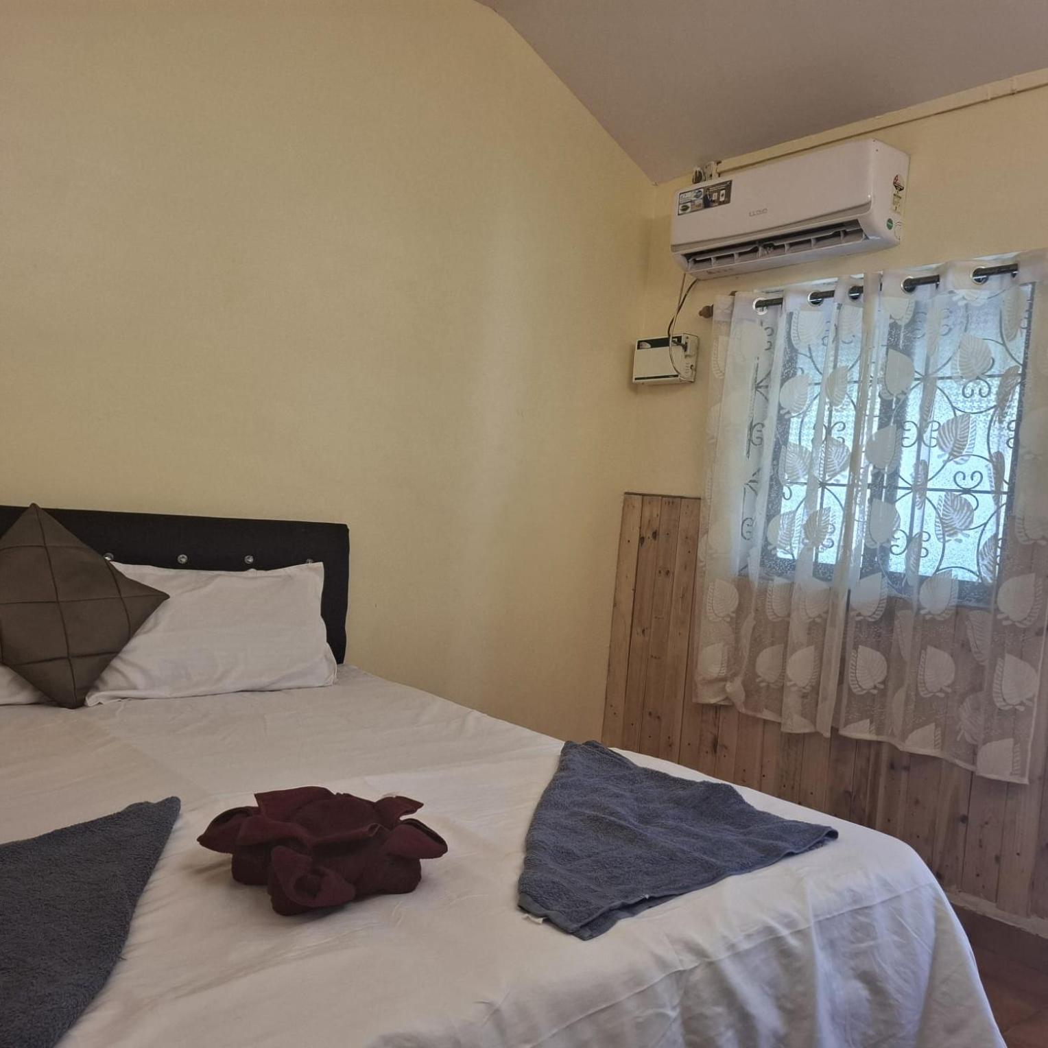 Three-Bedroom Vacation Home  photo 2