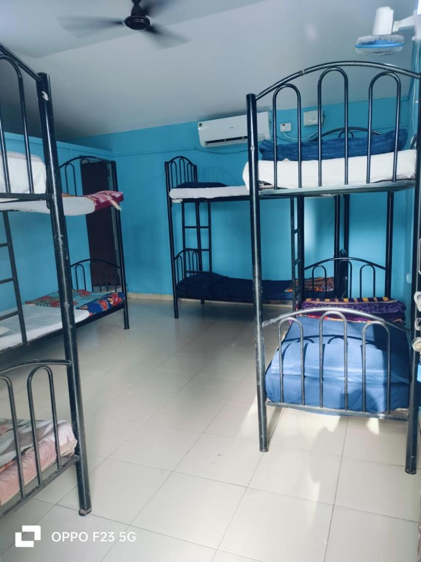 Male Dormitory Room photo 1