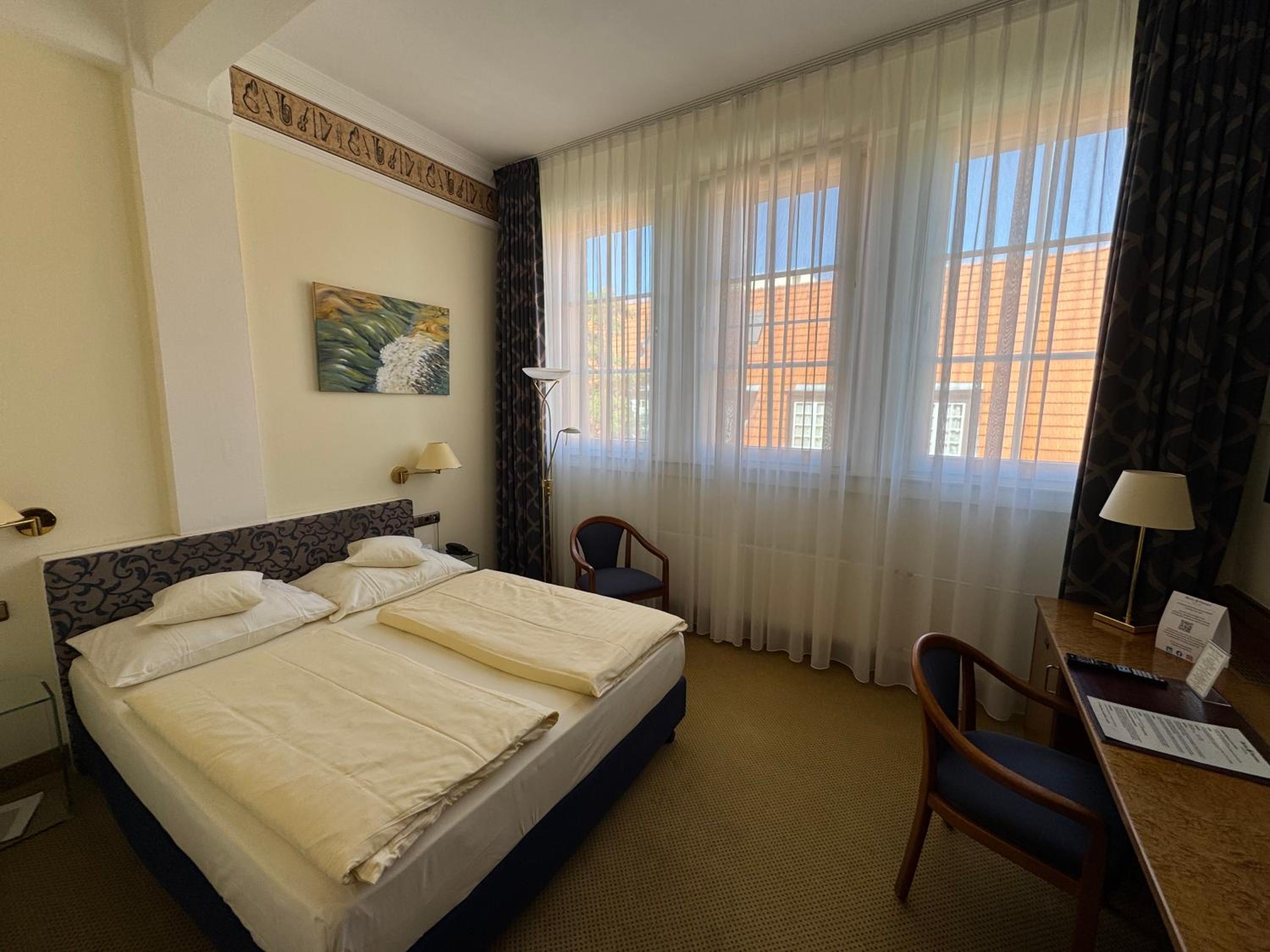 Standard Double or Twin Room - Photo 3