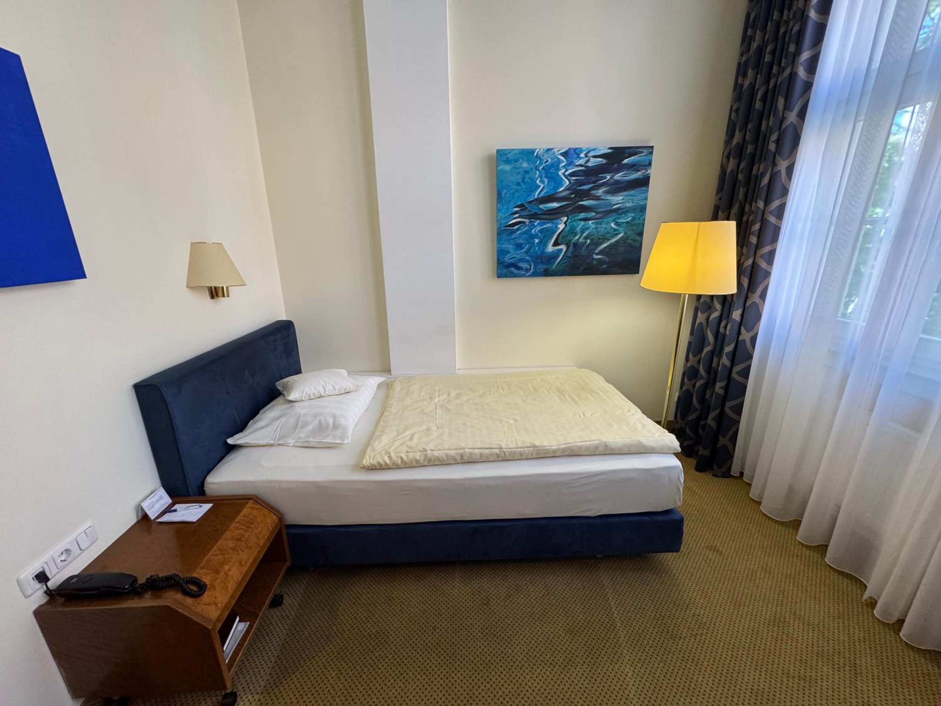 Comfort Single Room thumbnail 5