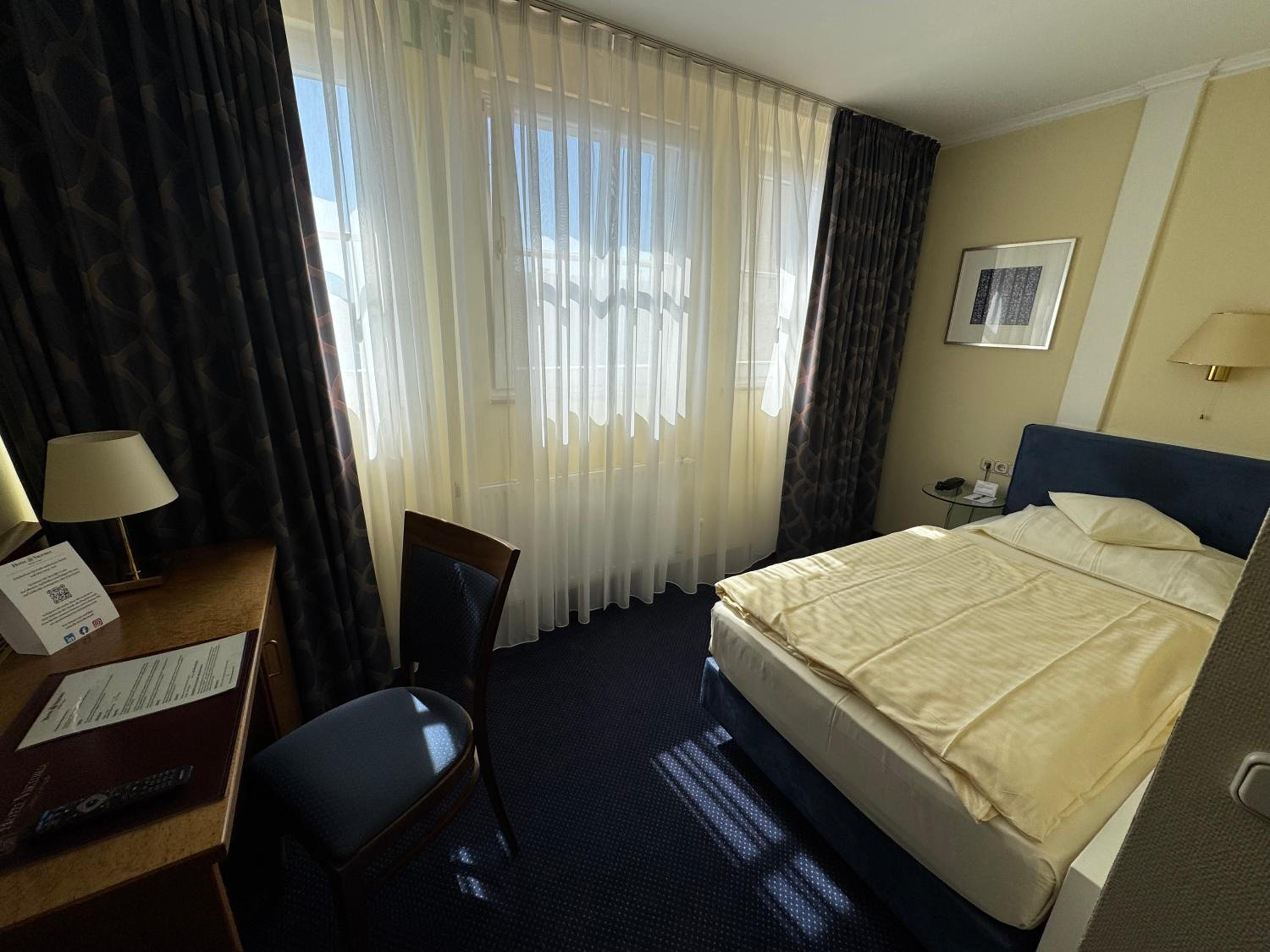 Standard Single Room thumbnail 5