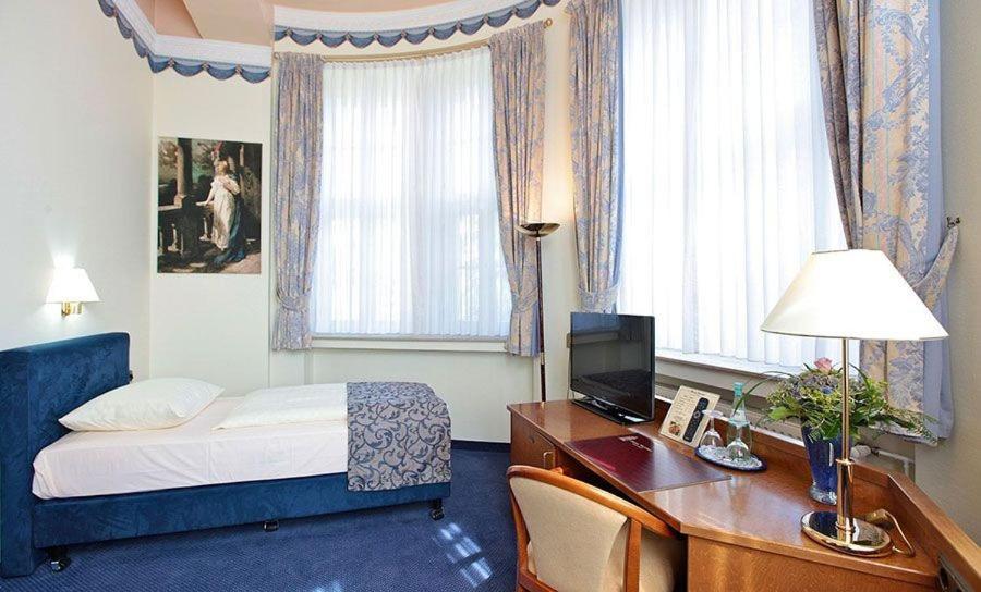 Bay Window Single Room