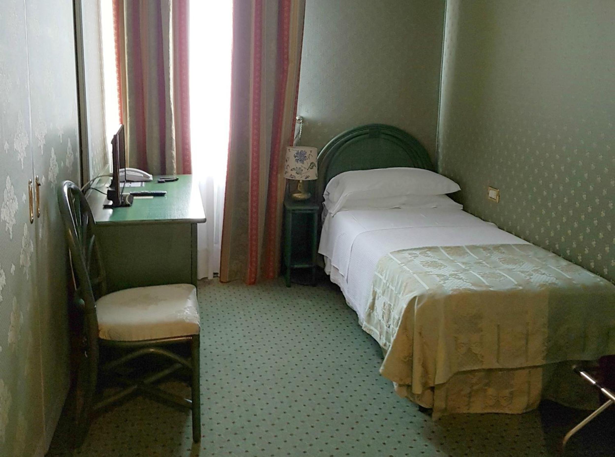 Economy Single Room thumbnail 5
