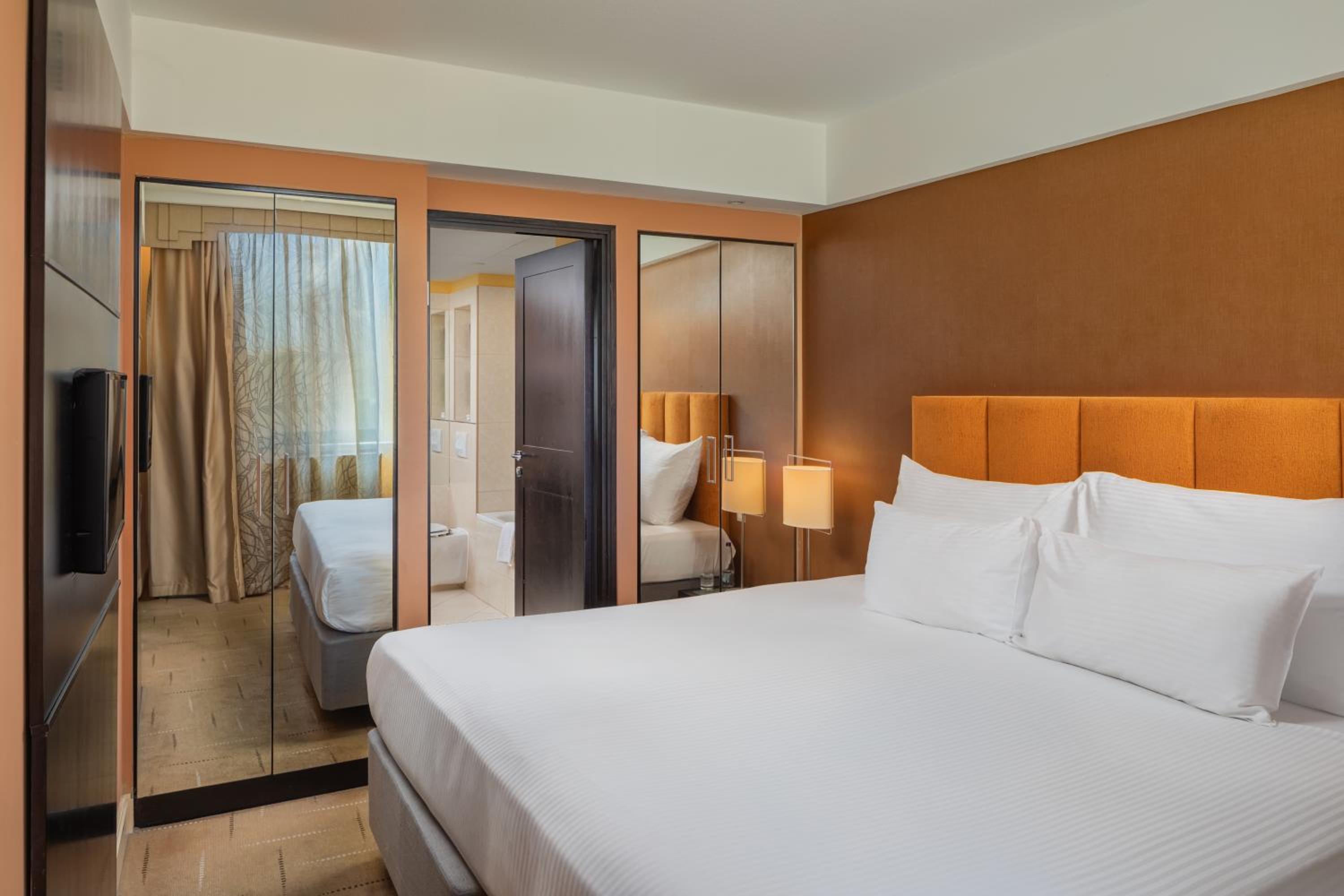 Superior King Suite photo 1