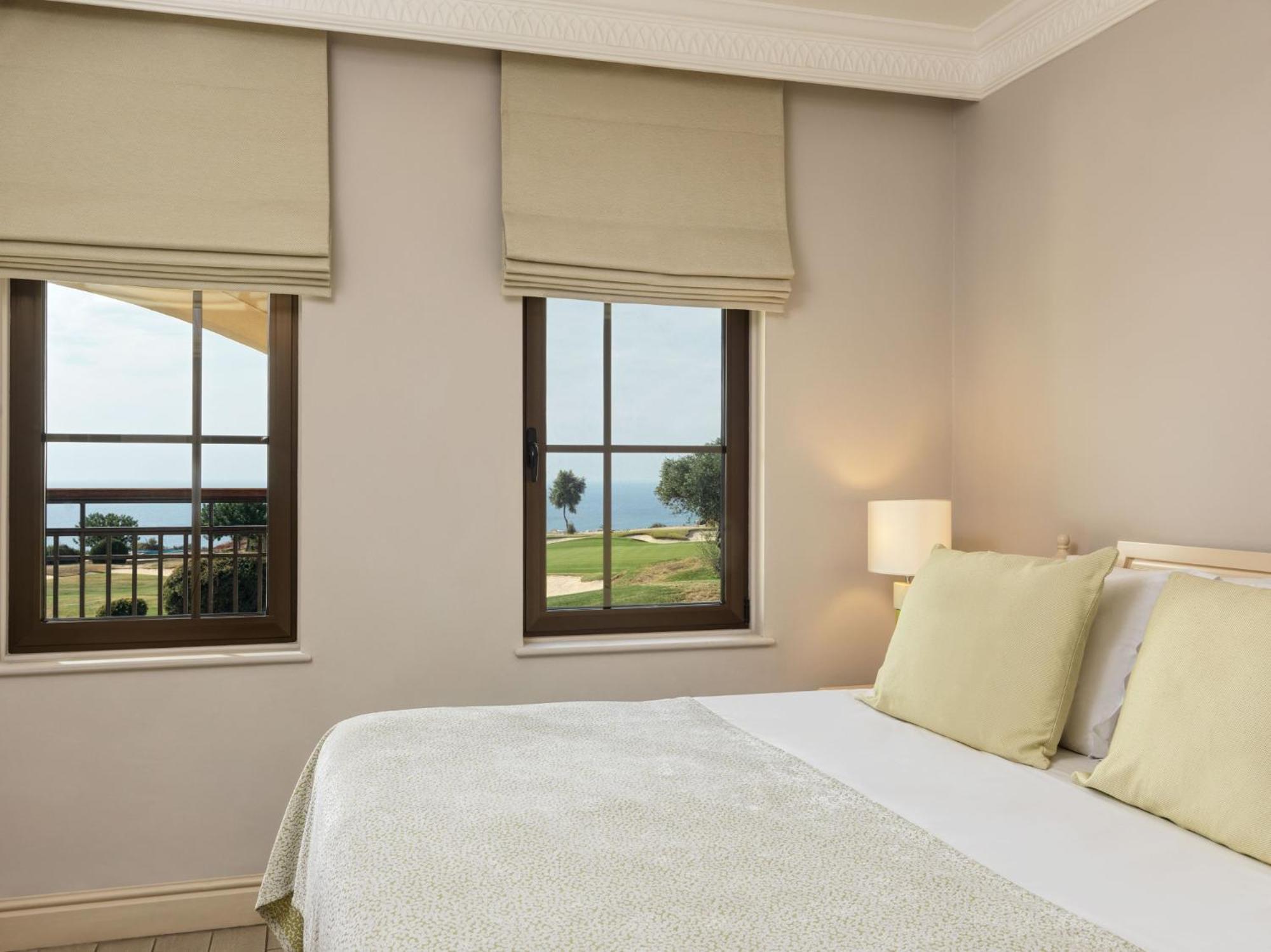 One Suite Bedroom Swim-Up Golf & Sea View photo 3