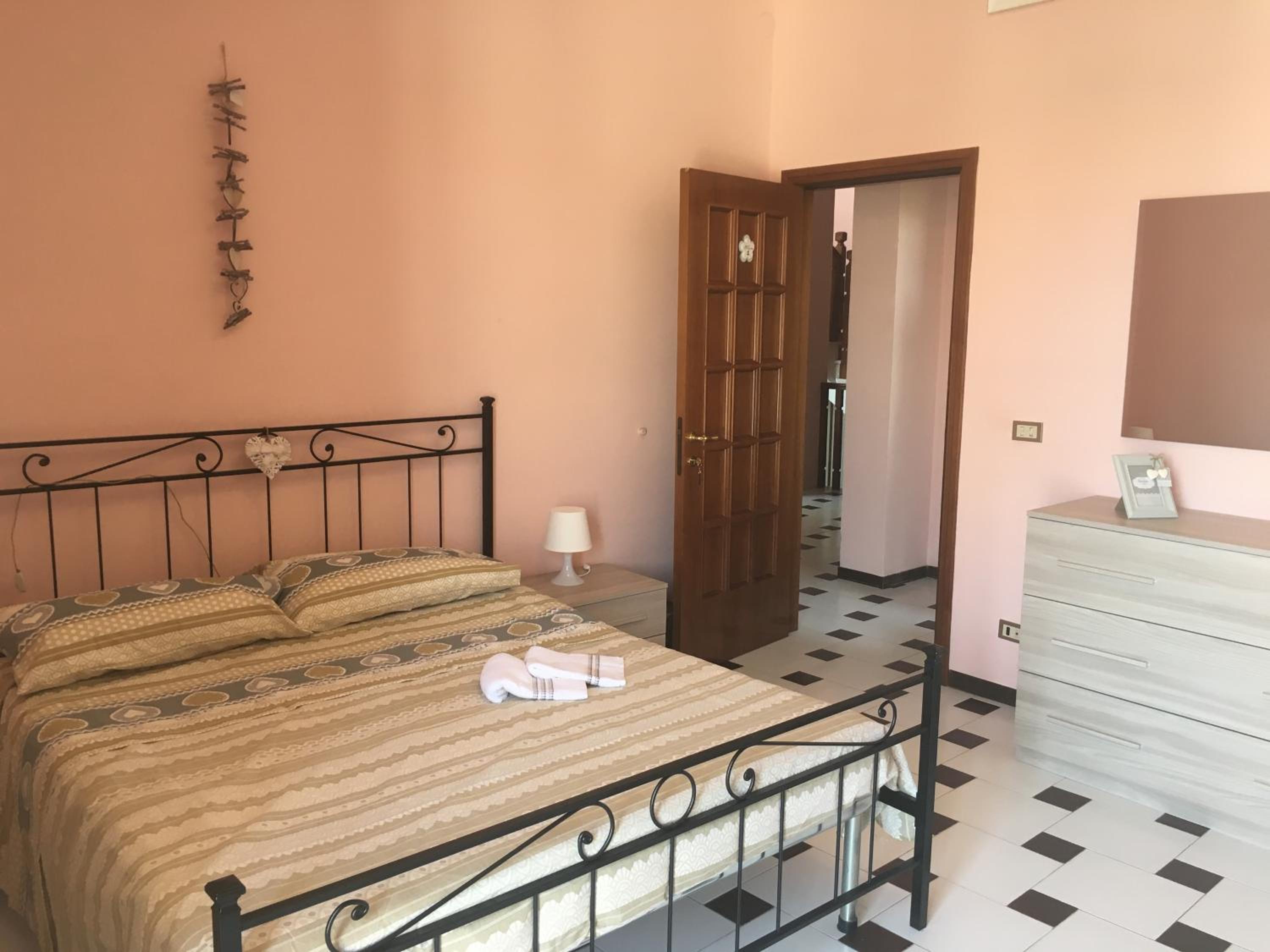 Triple Room with Private Bathroom - Photo 4