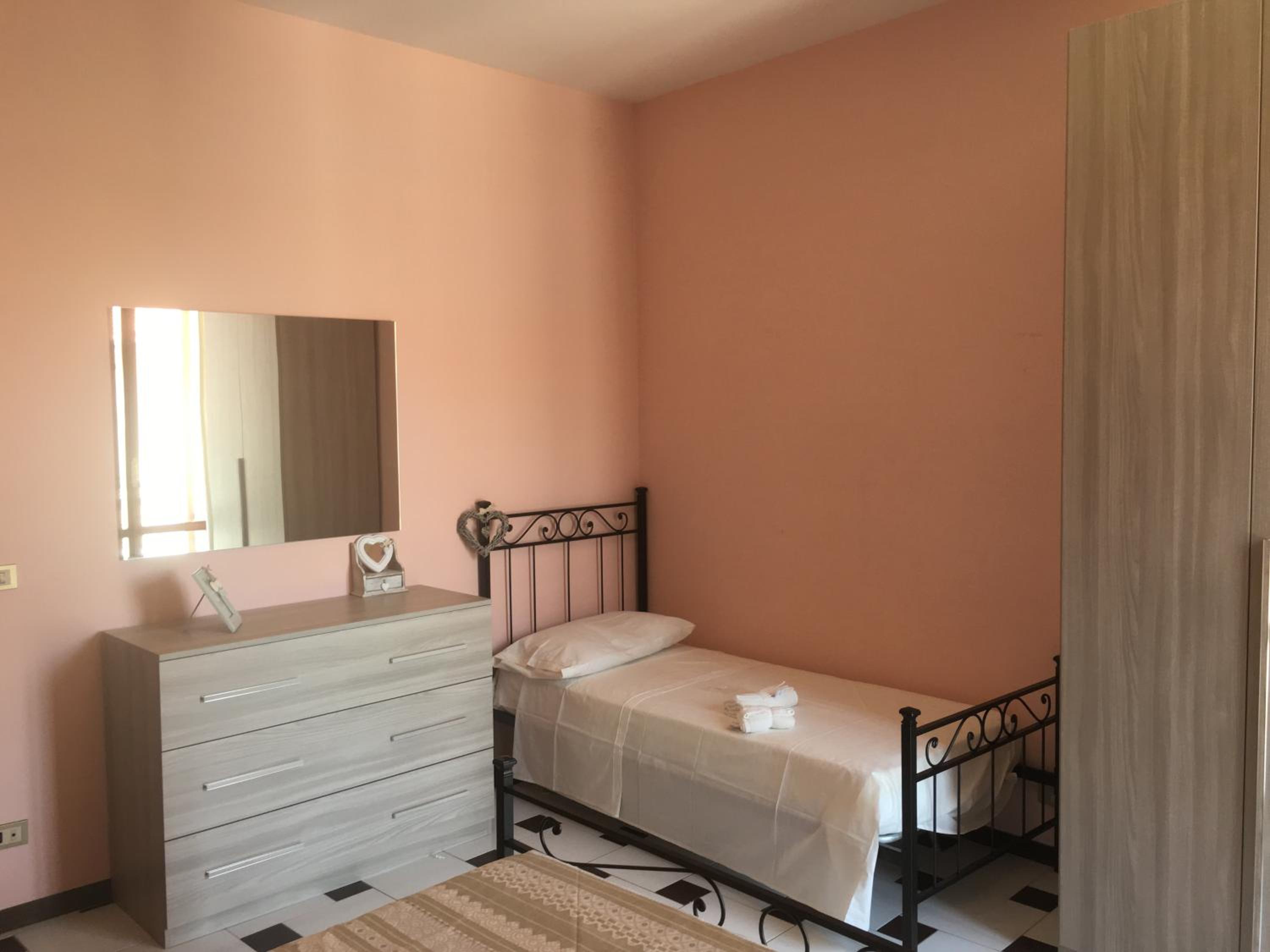 Triple Room with Private Bathroom - Photo 3