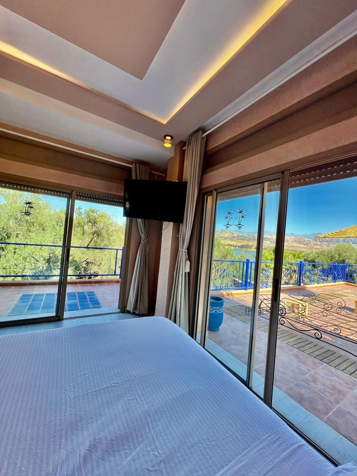 Deluxe Double Room with Balcony photo 2