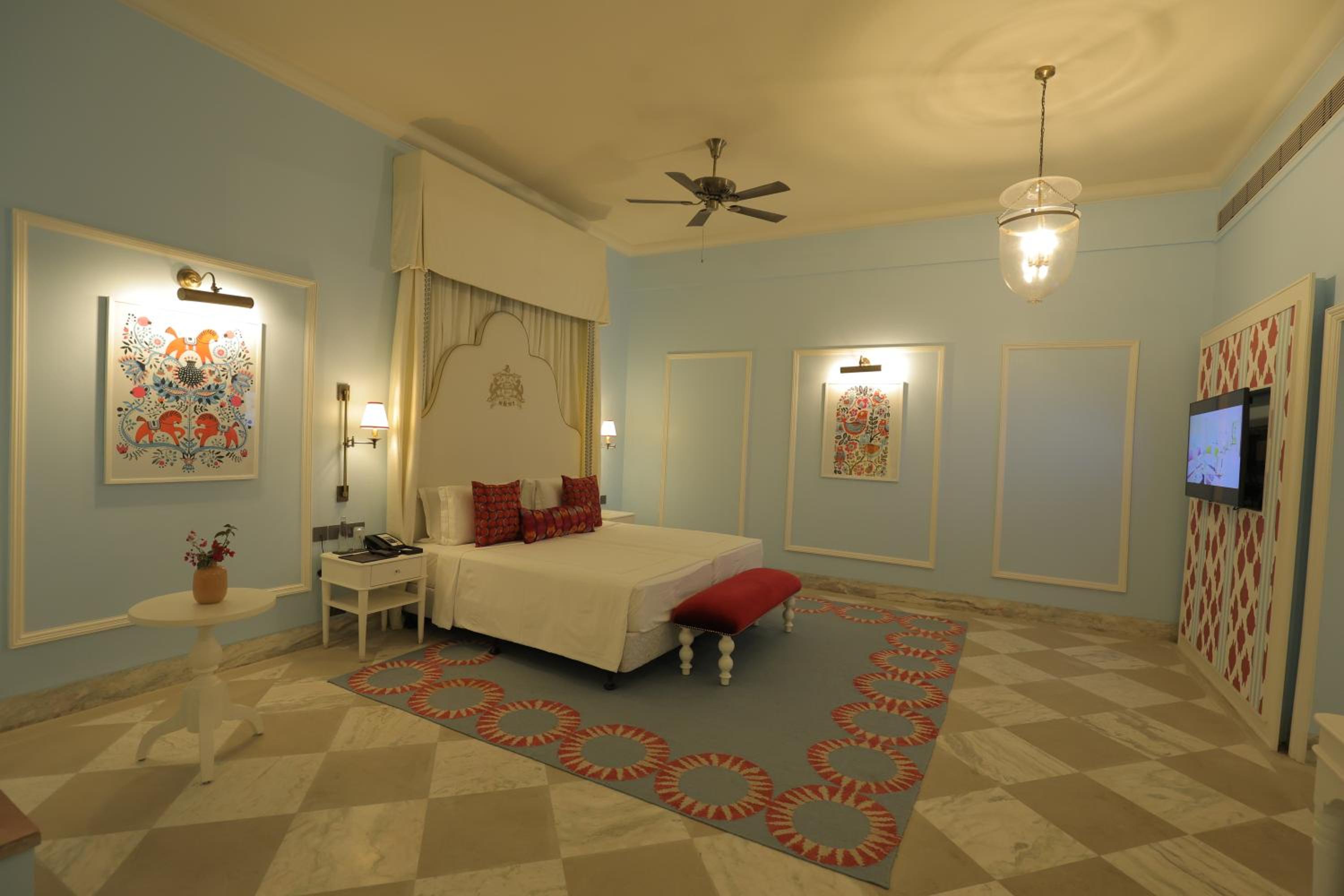 Grand Luxury King Bed Room | One-way Airport Transfer with 15% off on F&B, Spa & Laundry photo 2