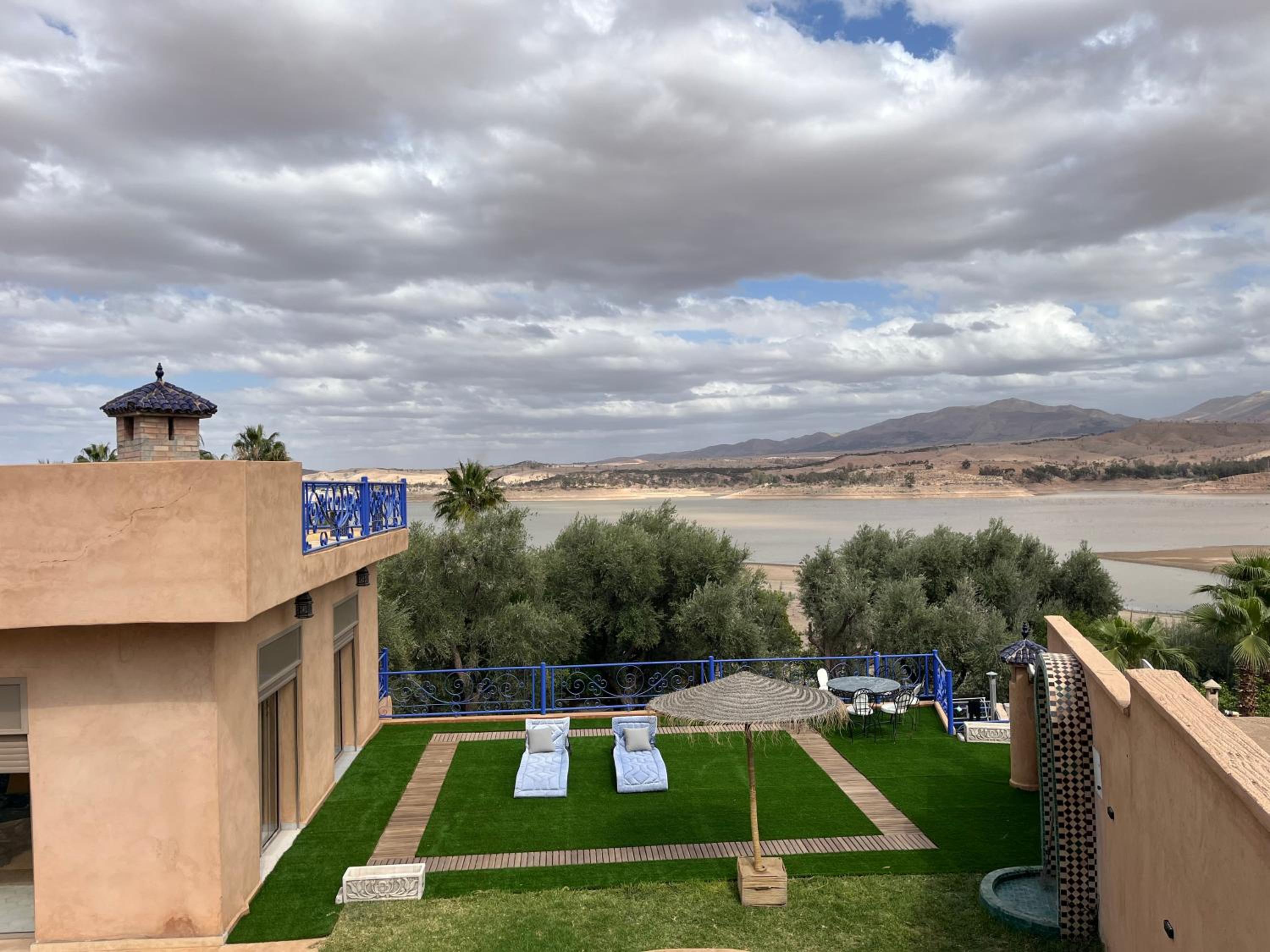 Two-Bedroom Apartment with Pool View photo 2