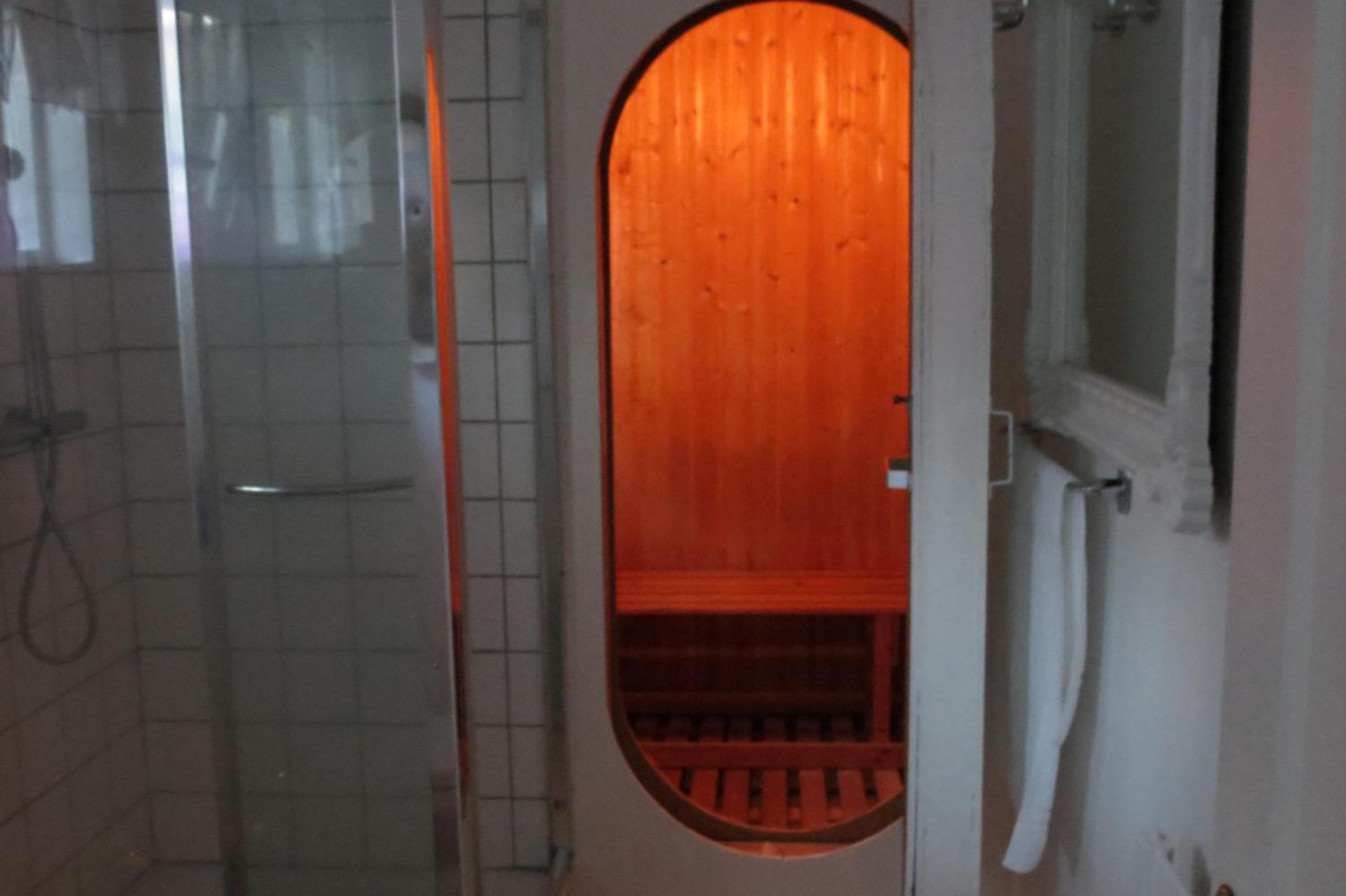 Apartment with Sauna - Photo 16