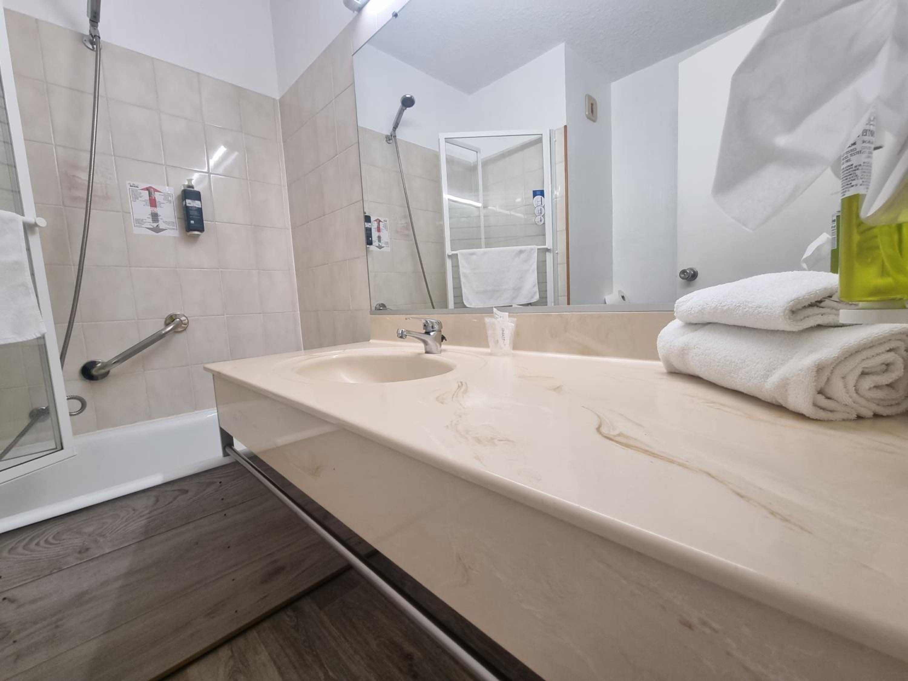 Double Room - Photo 2
