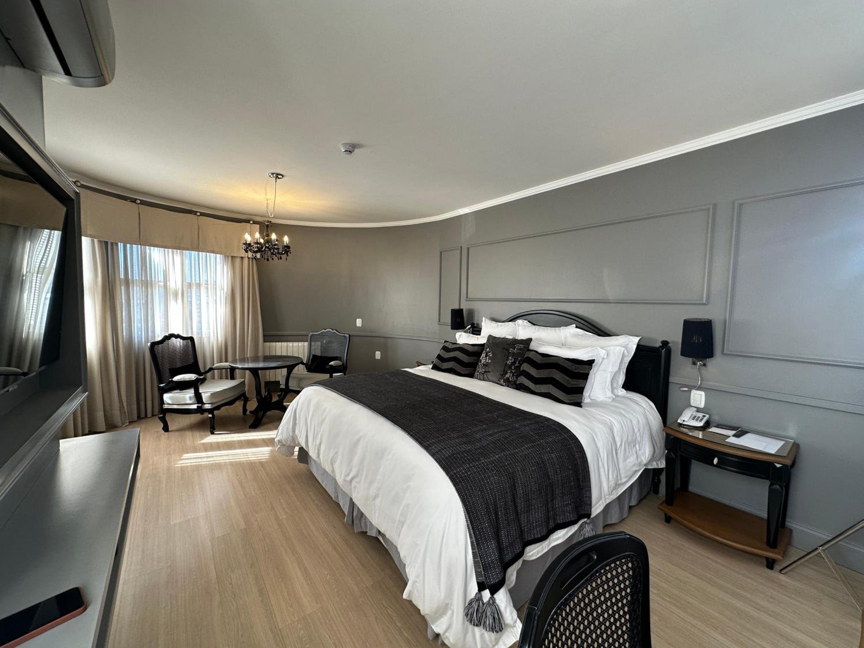 Suite with Hot Tub