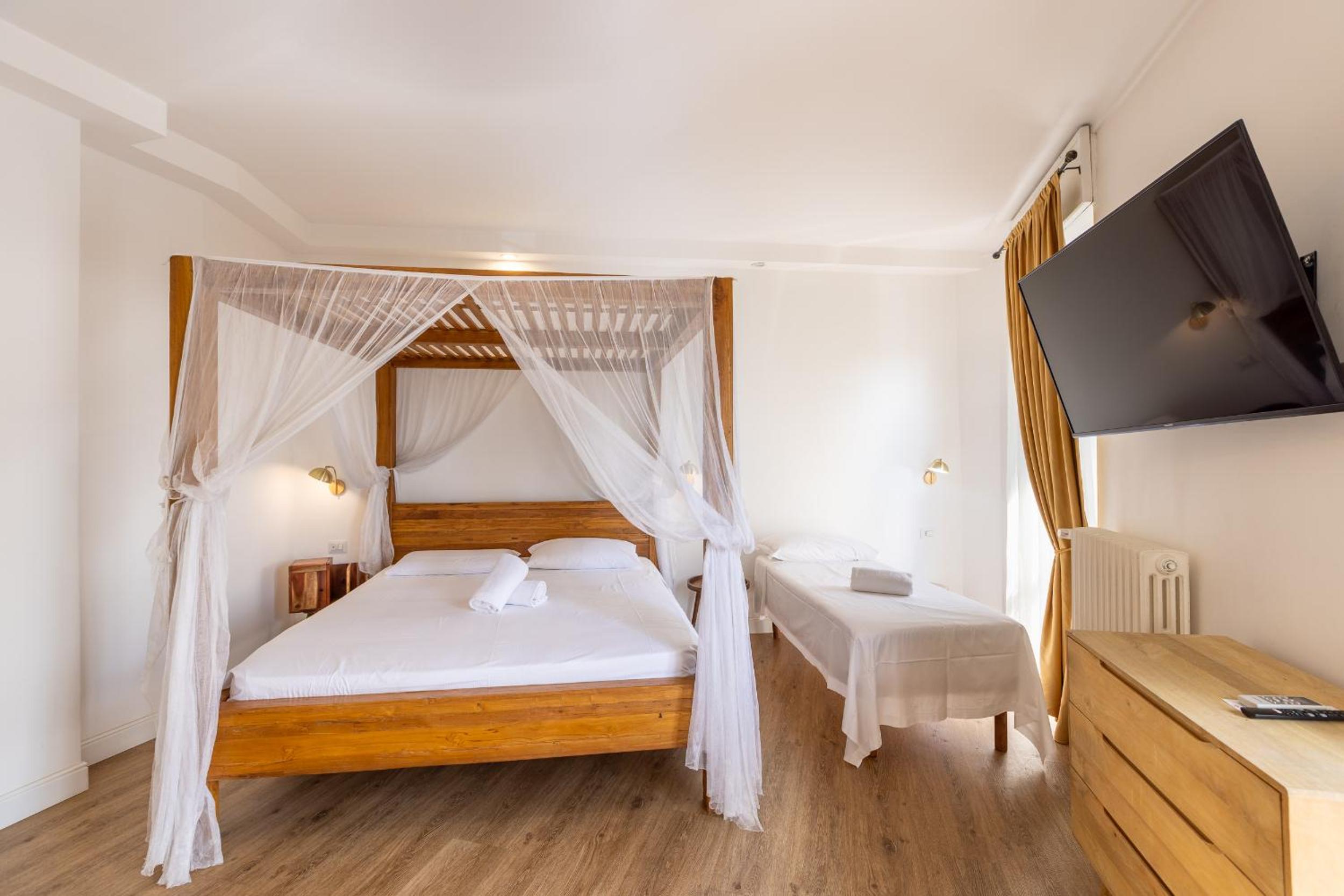 Deluxe Triple Room photo 3