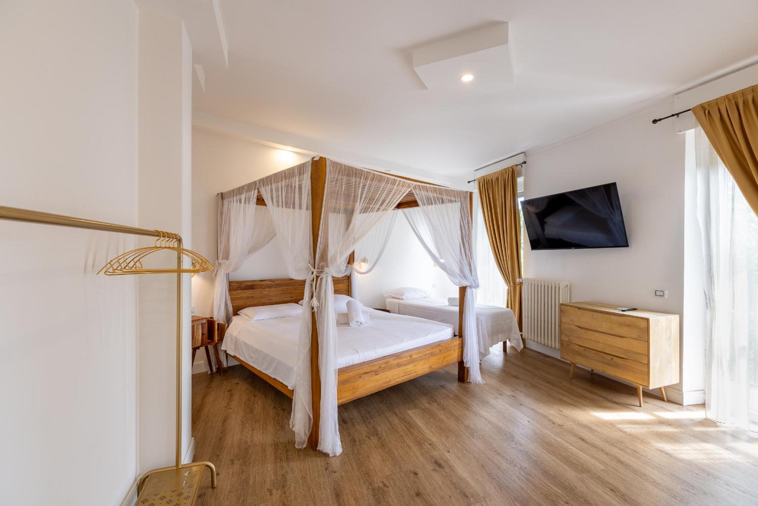 Deluxe Triple Room photo 2