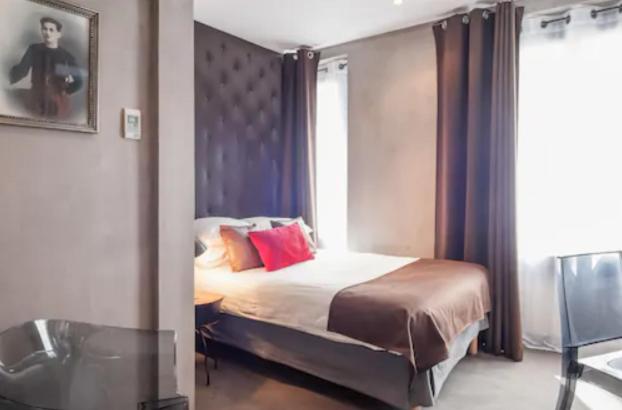 ZE Hotel bedroom photo