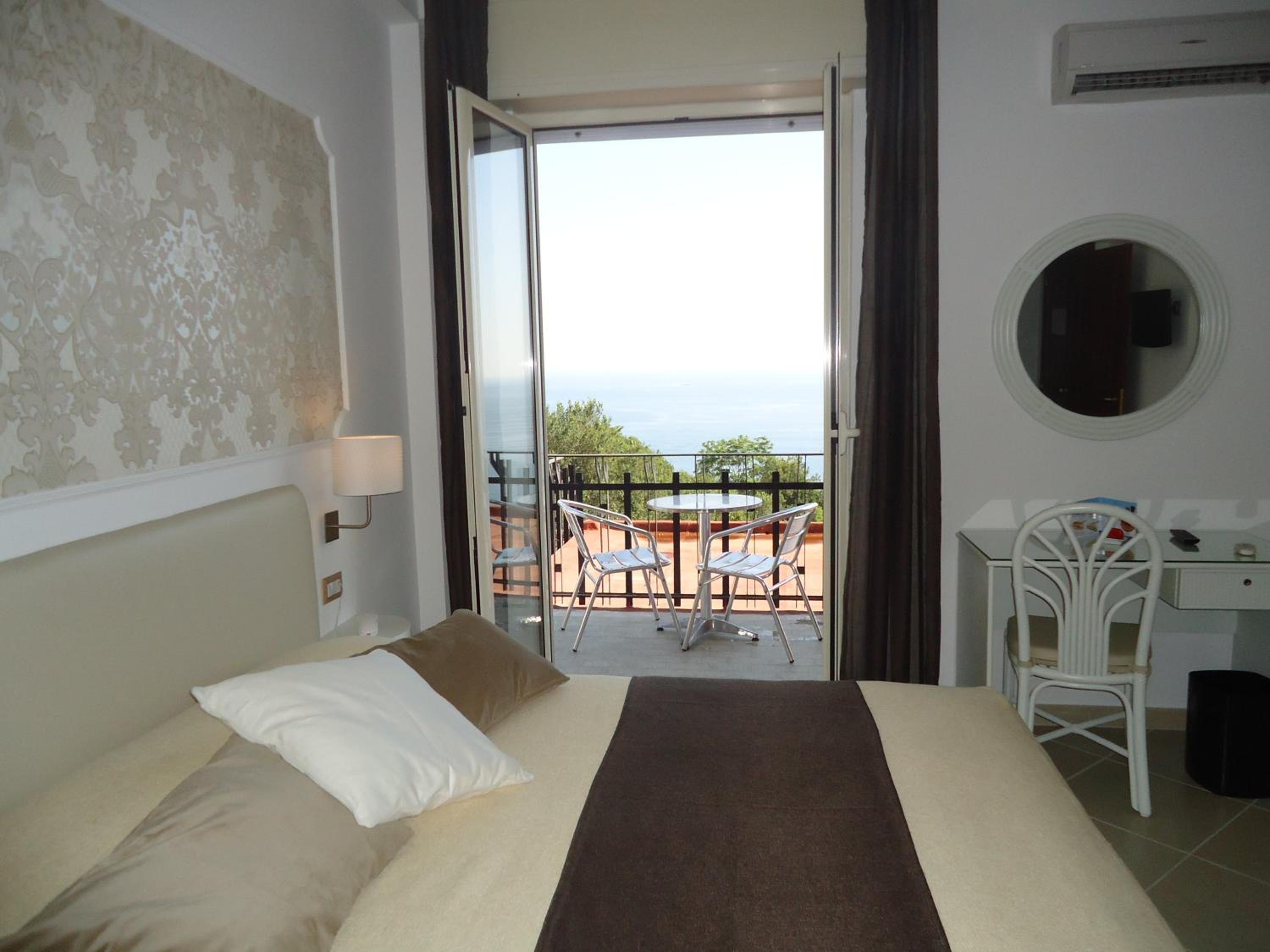 Deluxe Double Room with Sea View