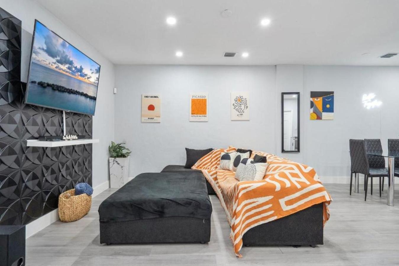 Two-Bedroom House photo 2
