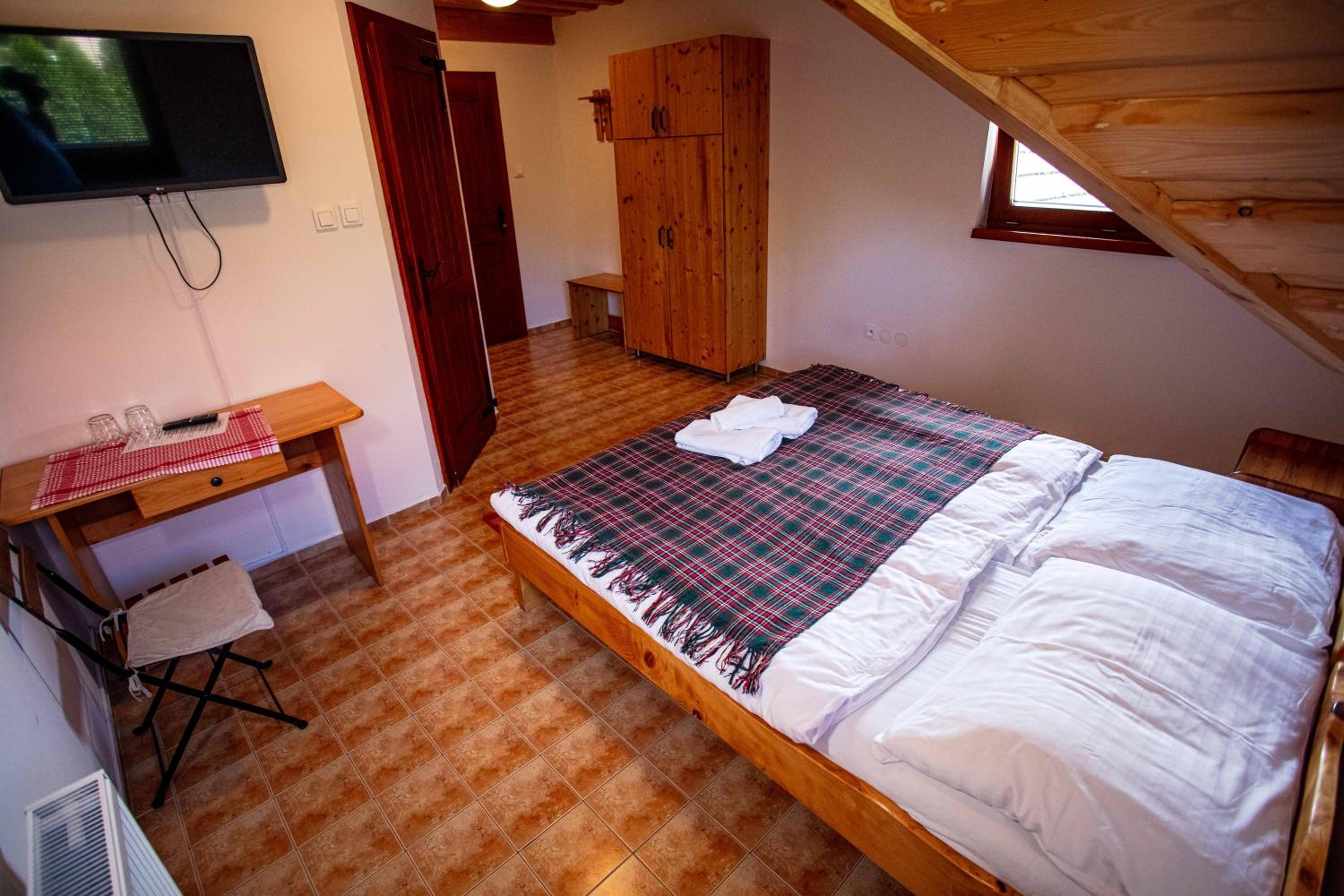 Standard Double or Twin Room photo 1