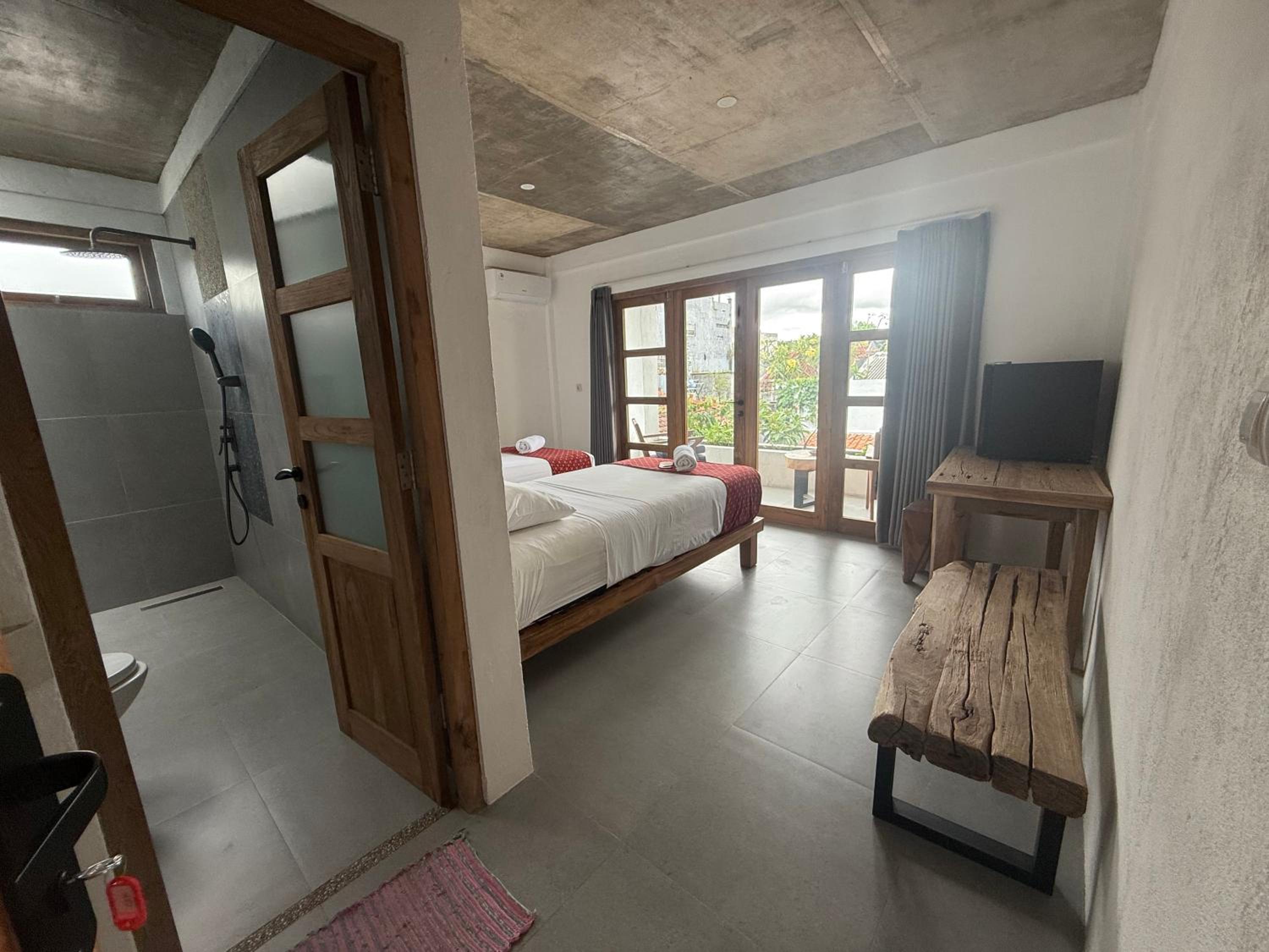 Twin Room with Pool View photo 3
