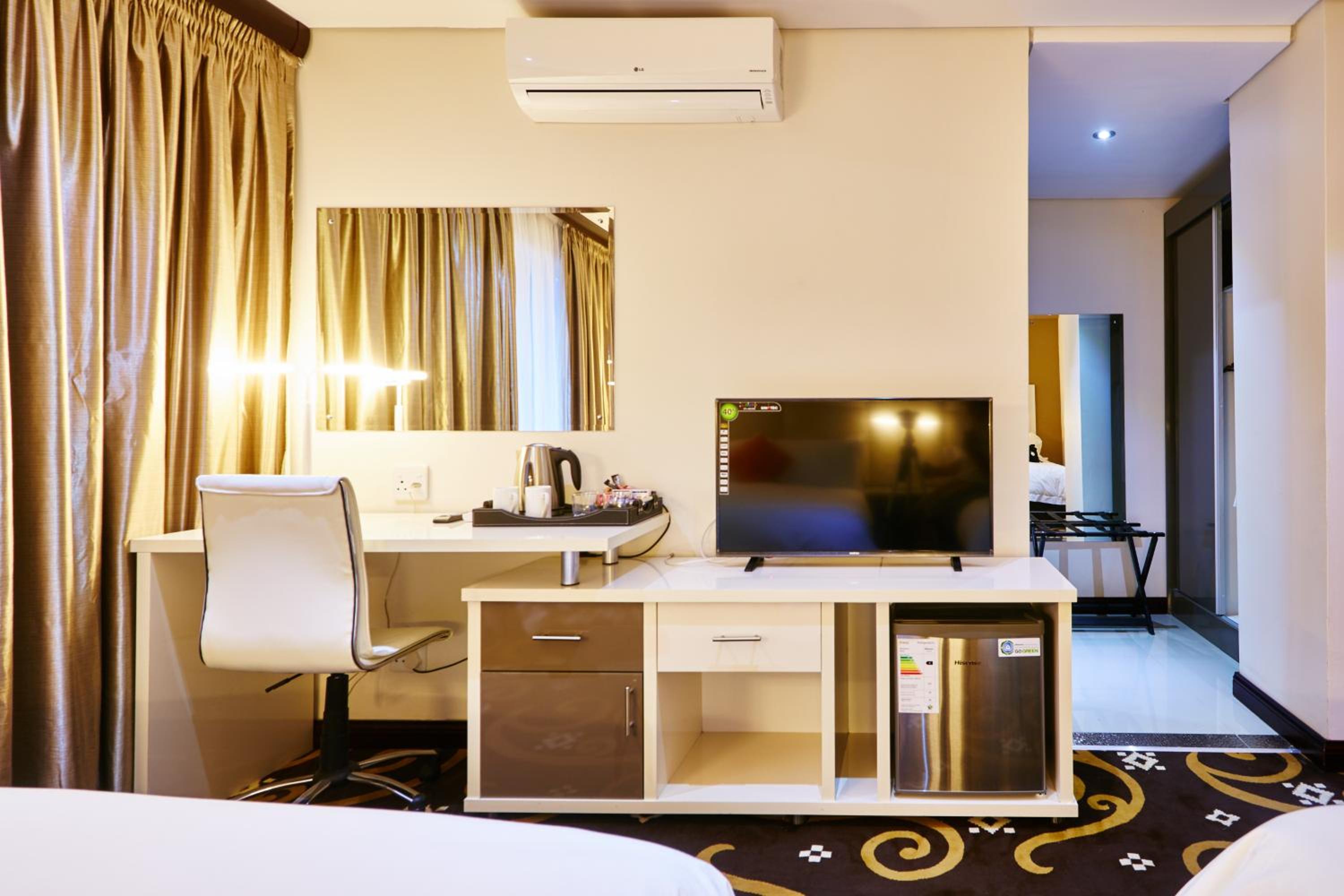 Deluxe Family Room