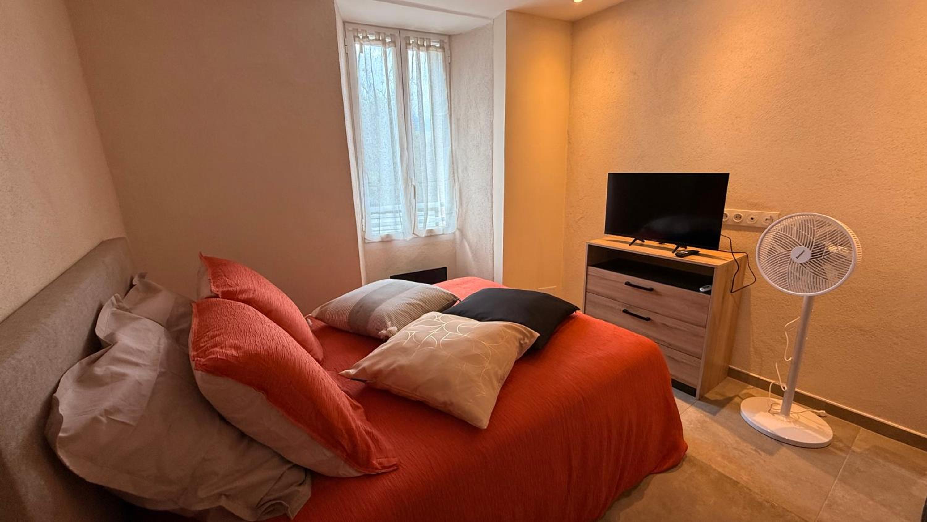 Two-Bedroom House photo 3