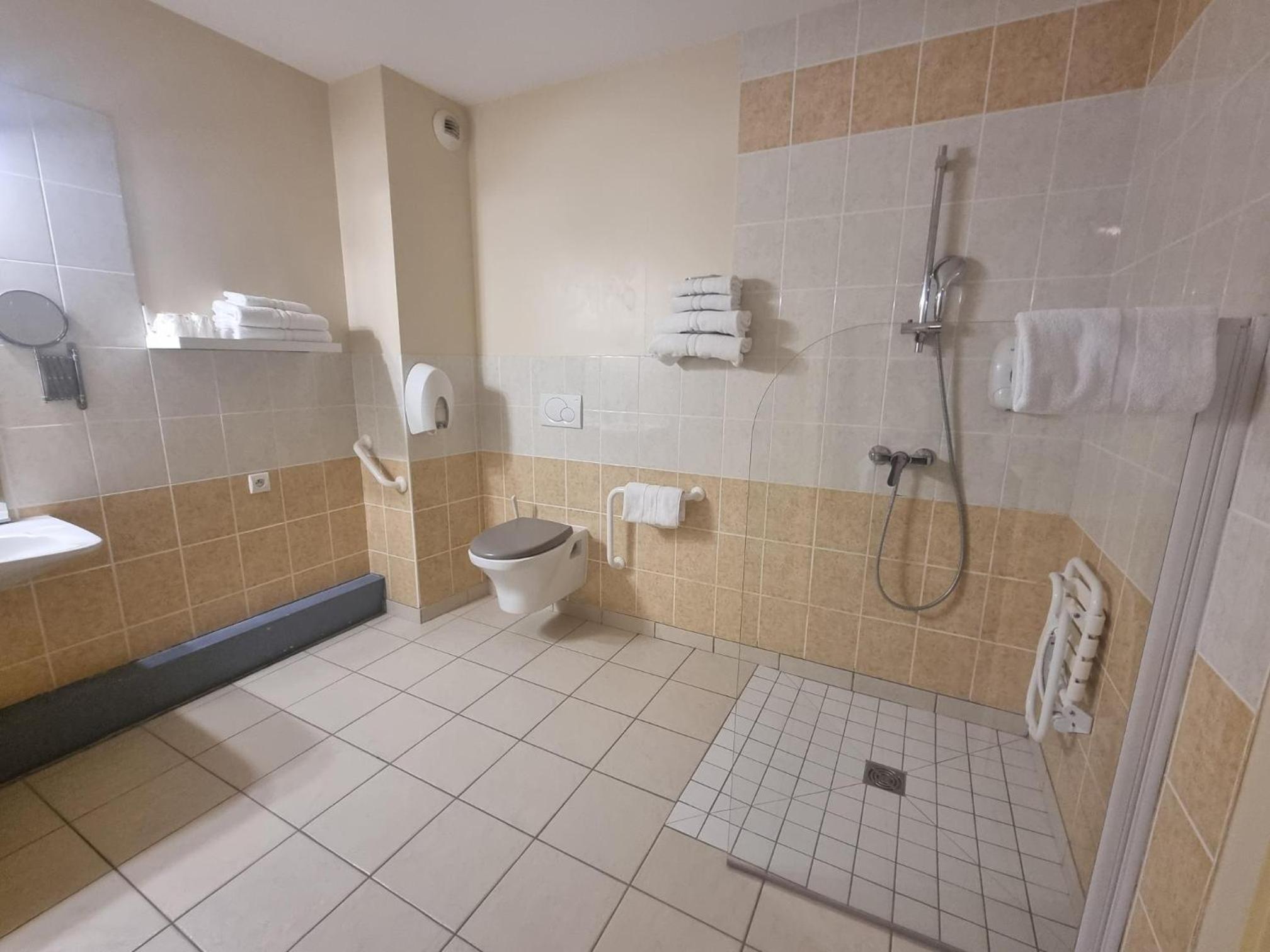 Quadruple Room - Photo 3