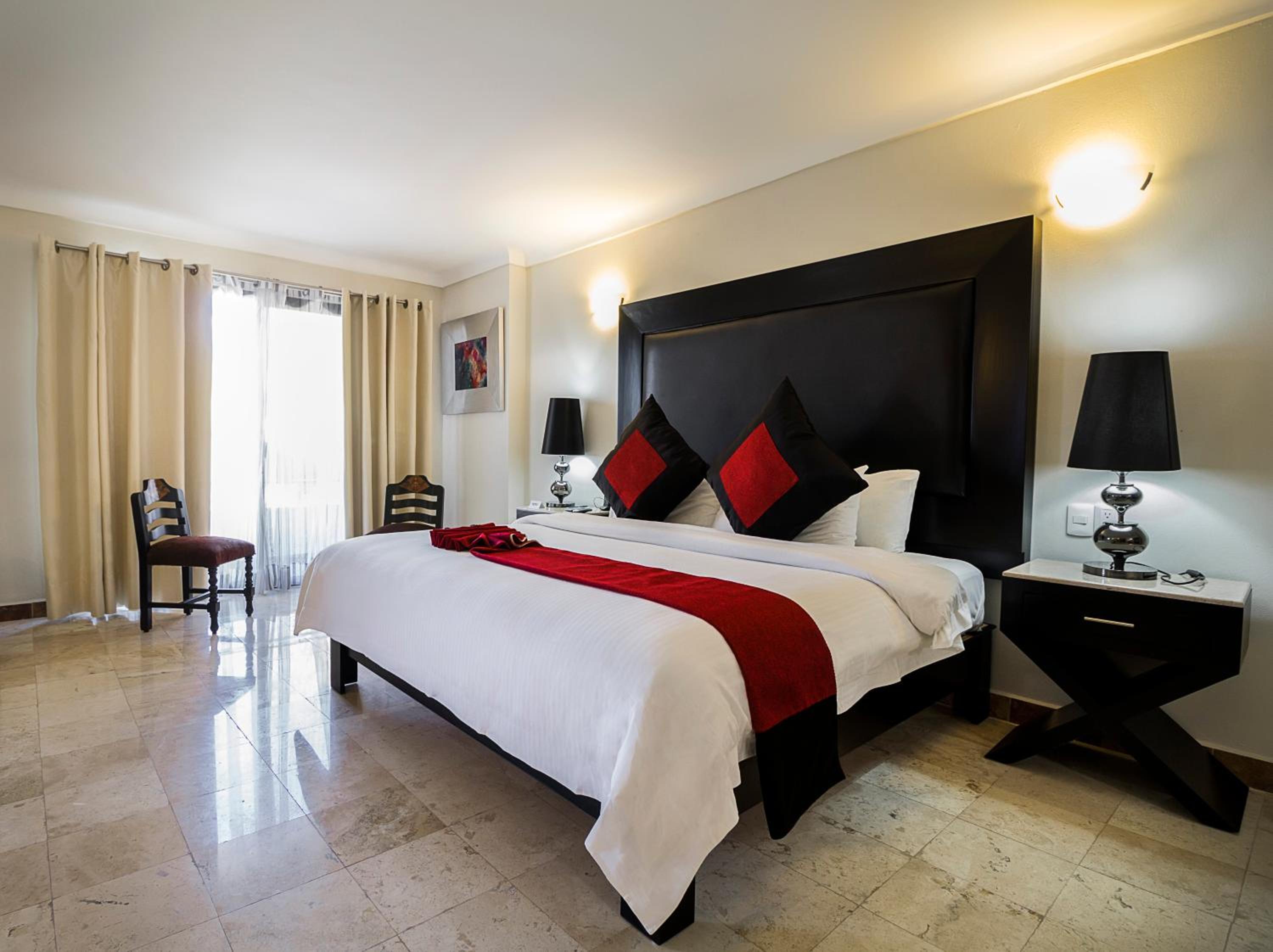 Suite - Photo 2