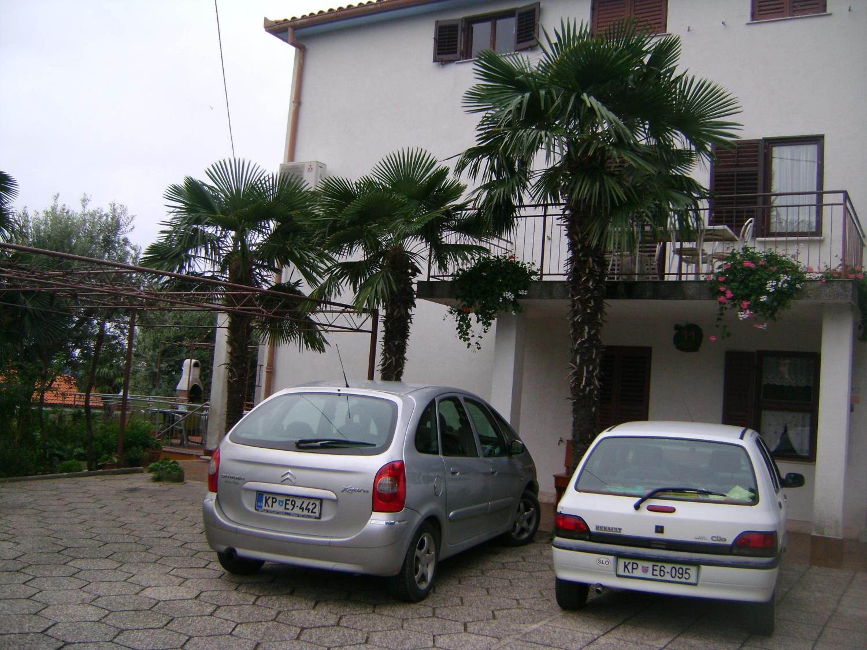 Apartment with Balcony photo 2