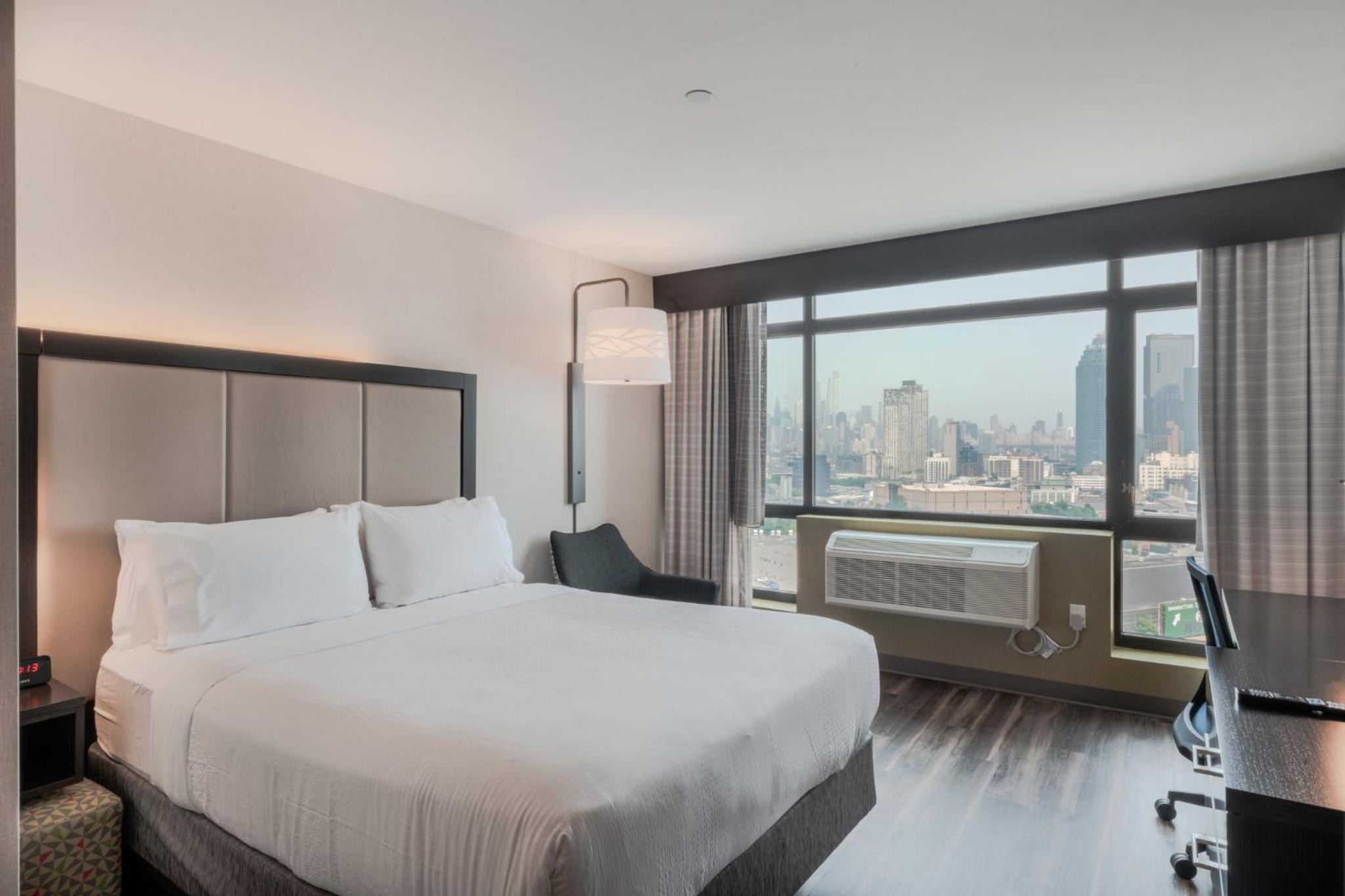 Standard King Room - Photo 5