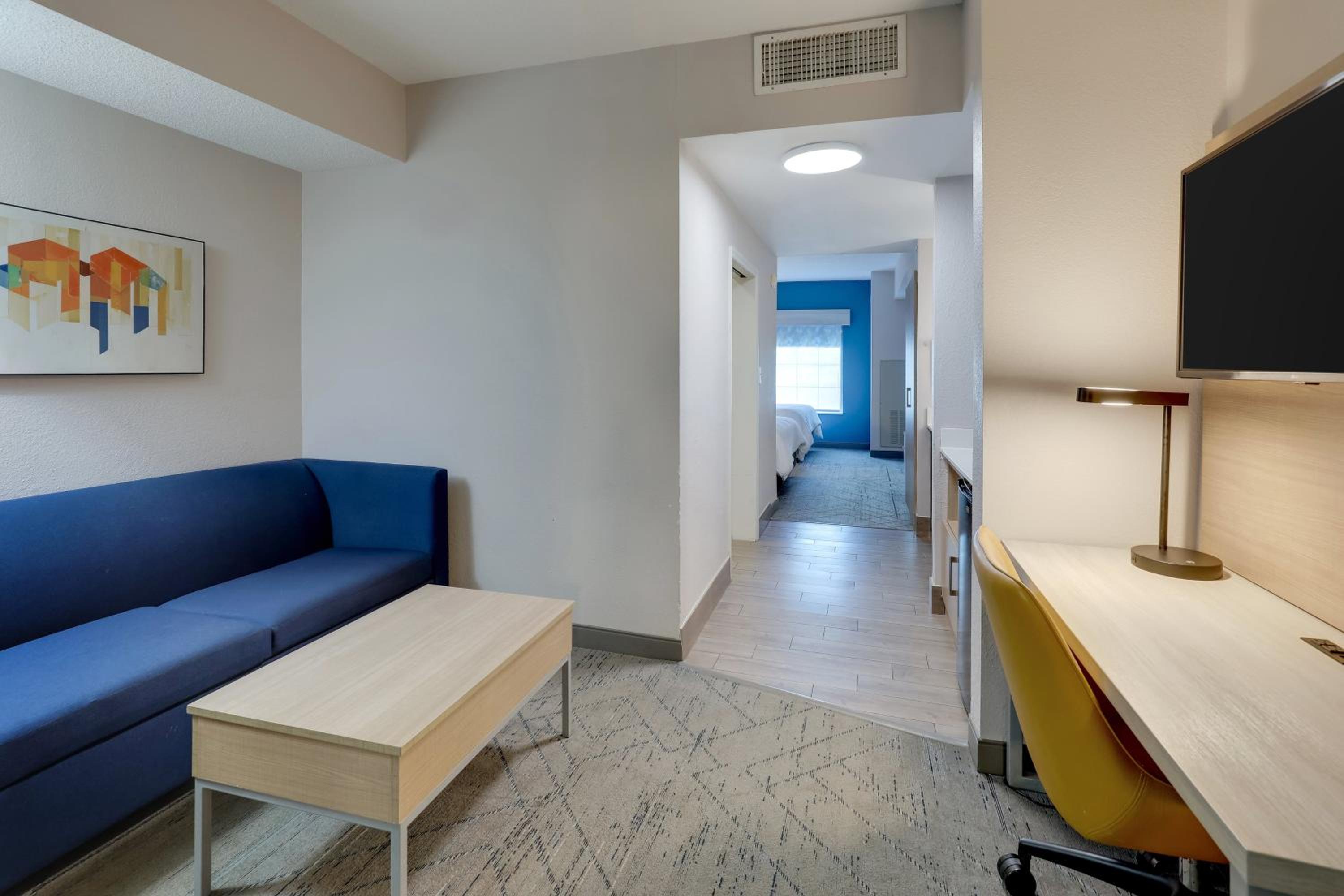 One-Bedroom Suite - Photo 1