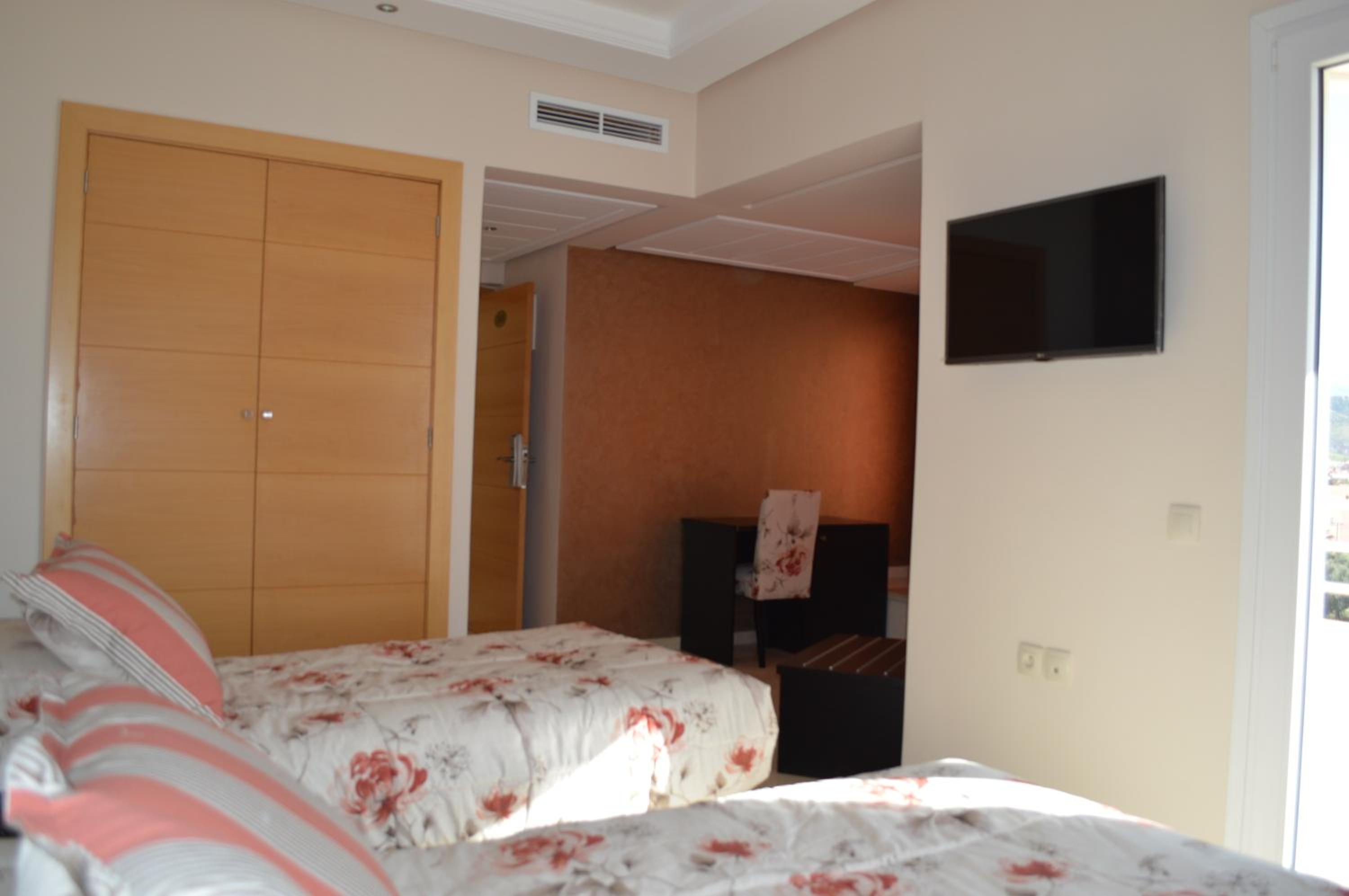 Family Room - Photo 4