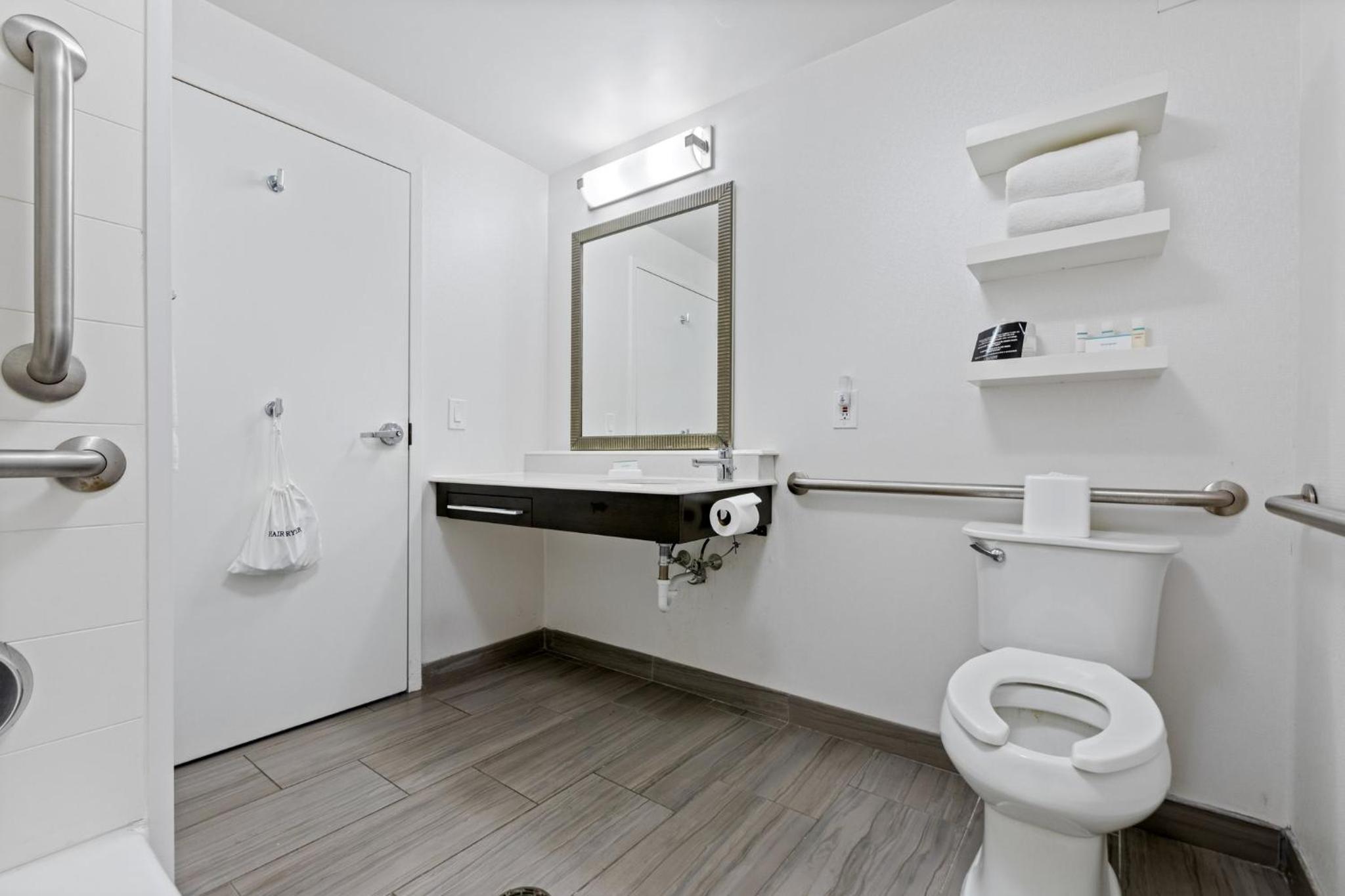 Superior Room with Two Queen Beds Smoke Free - Photo 6