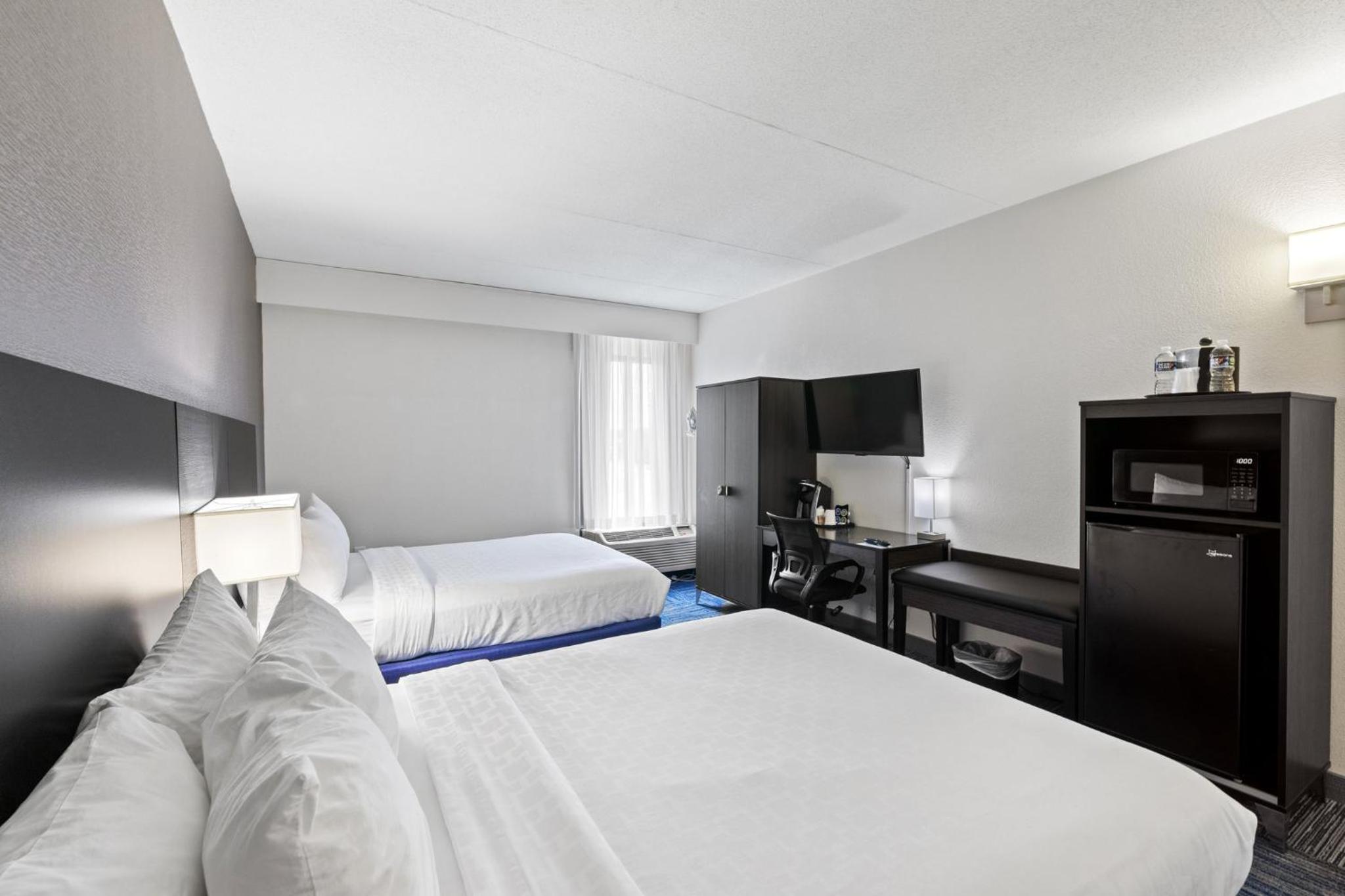 Superior Room with Two Queen Beds Smoke Free - Photo 4