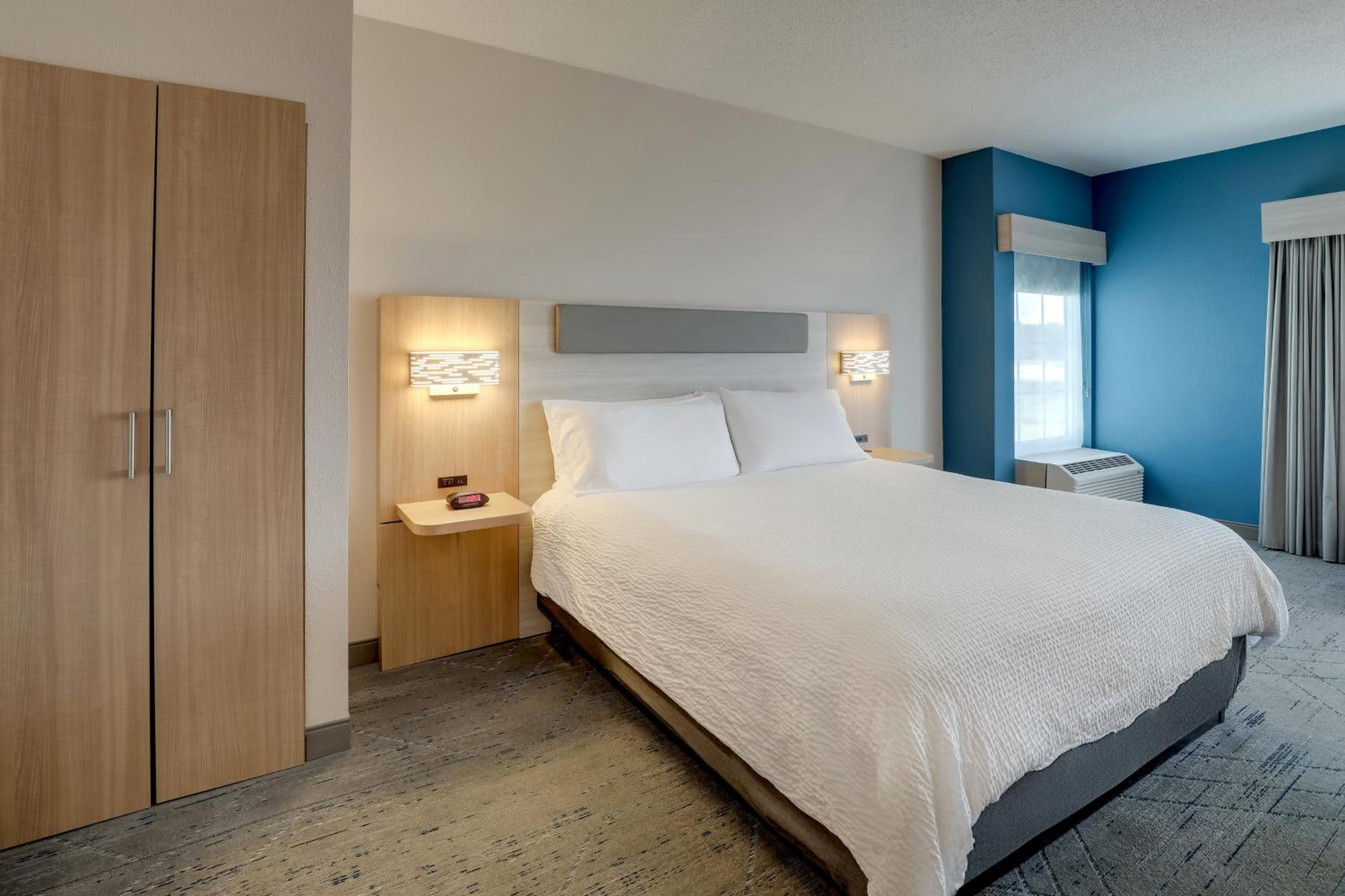 Standard King Room - Photo 3