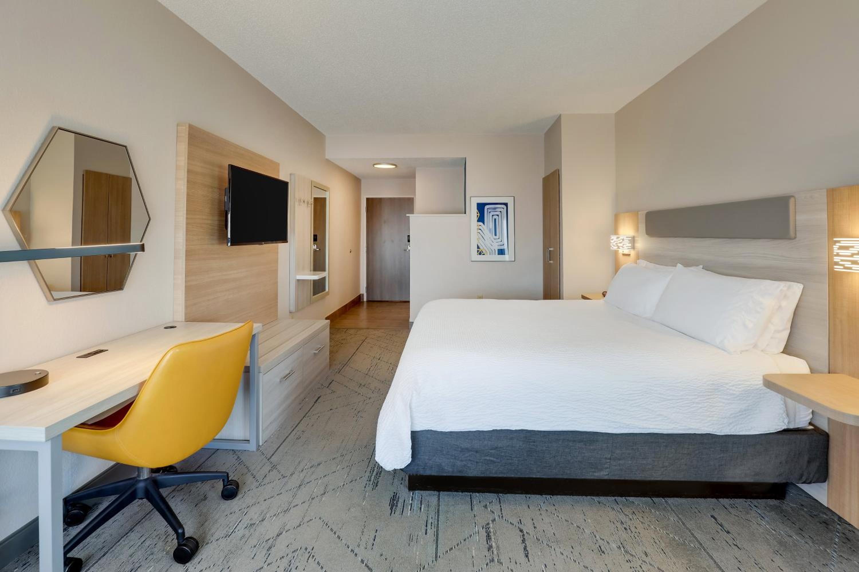 Standard King Room - Photo 4