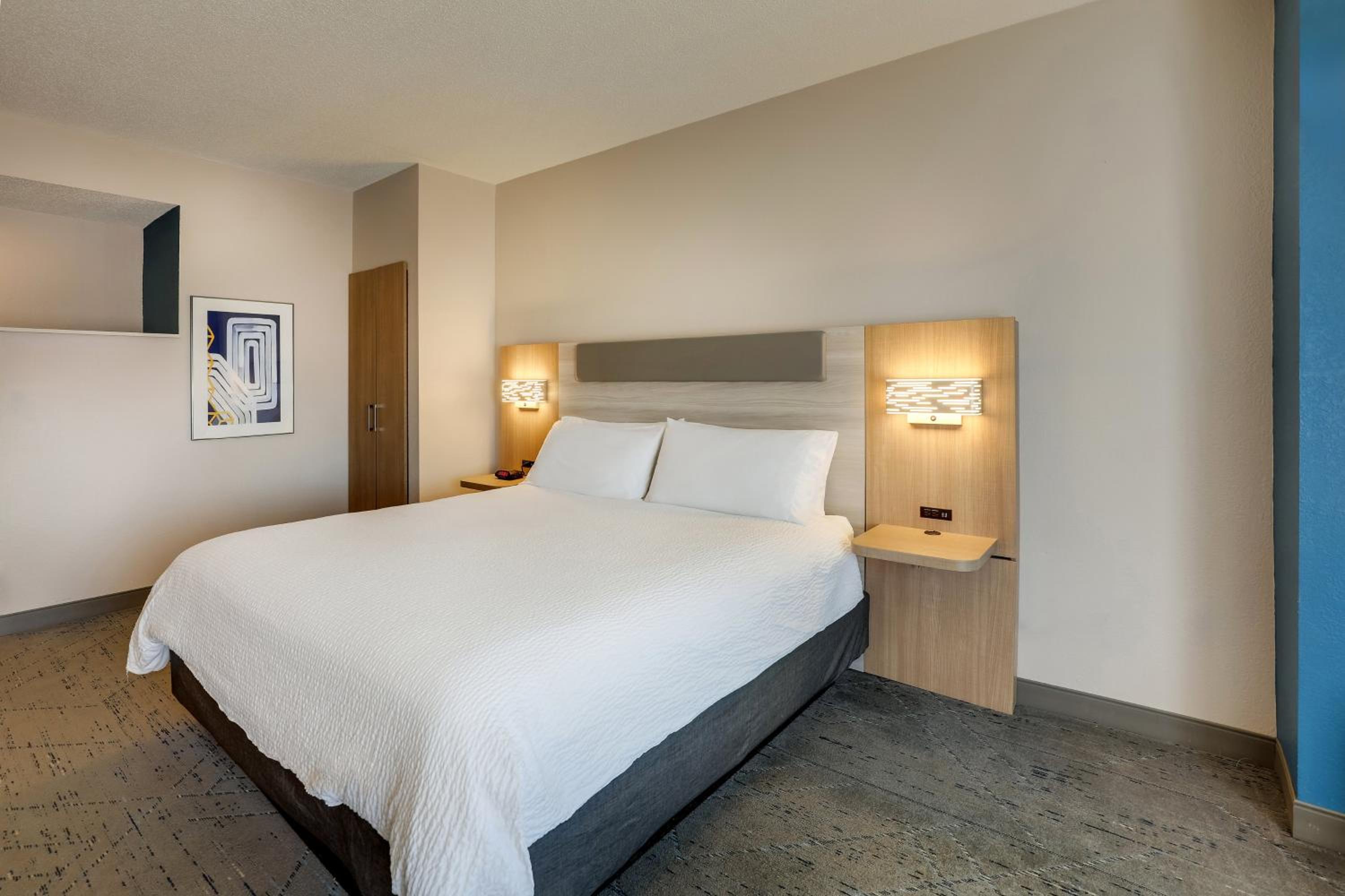 Standard King Room - Photo 5